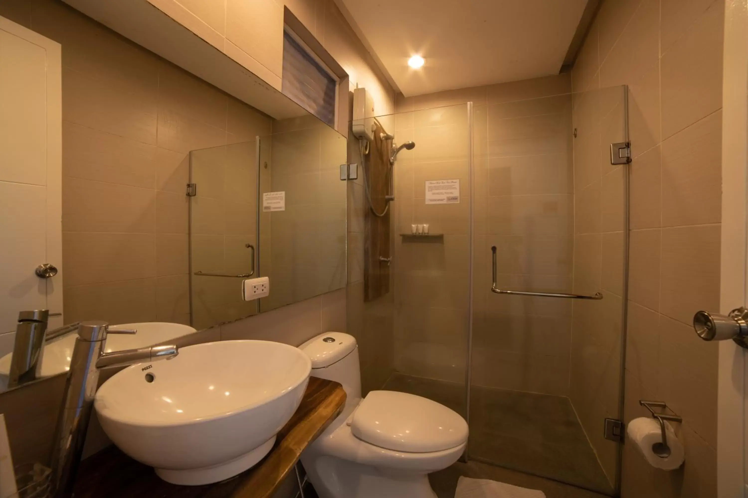 Deluxe Double or Twin Room with Patio in One Manalo Place Deluxe Double or Twin Room with Patio in One Manalo Place