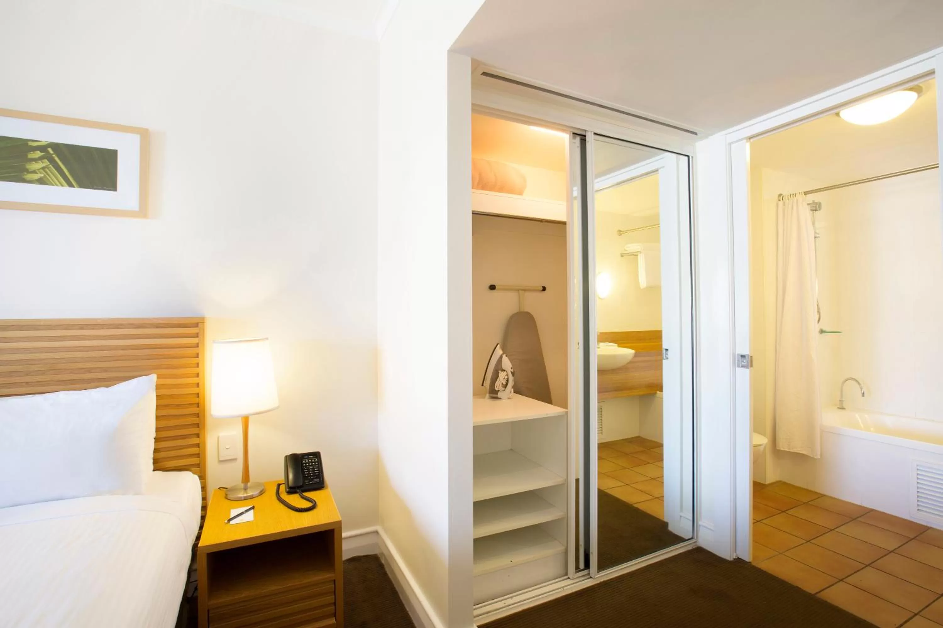 Shower, Bed in Novotel Sunshine Coast Resort