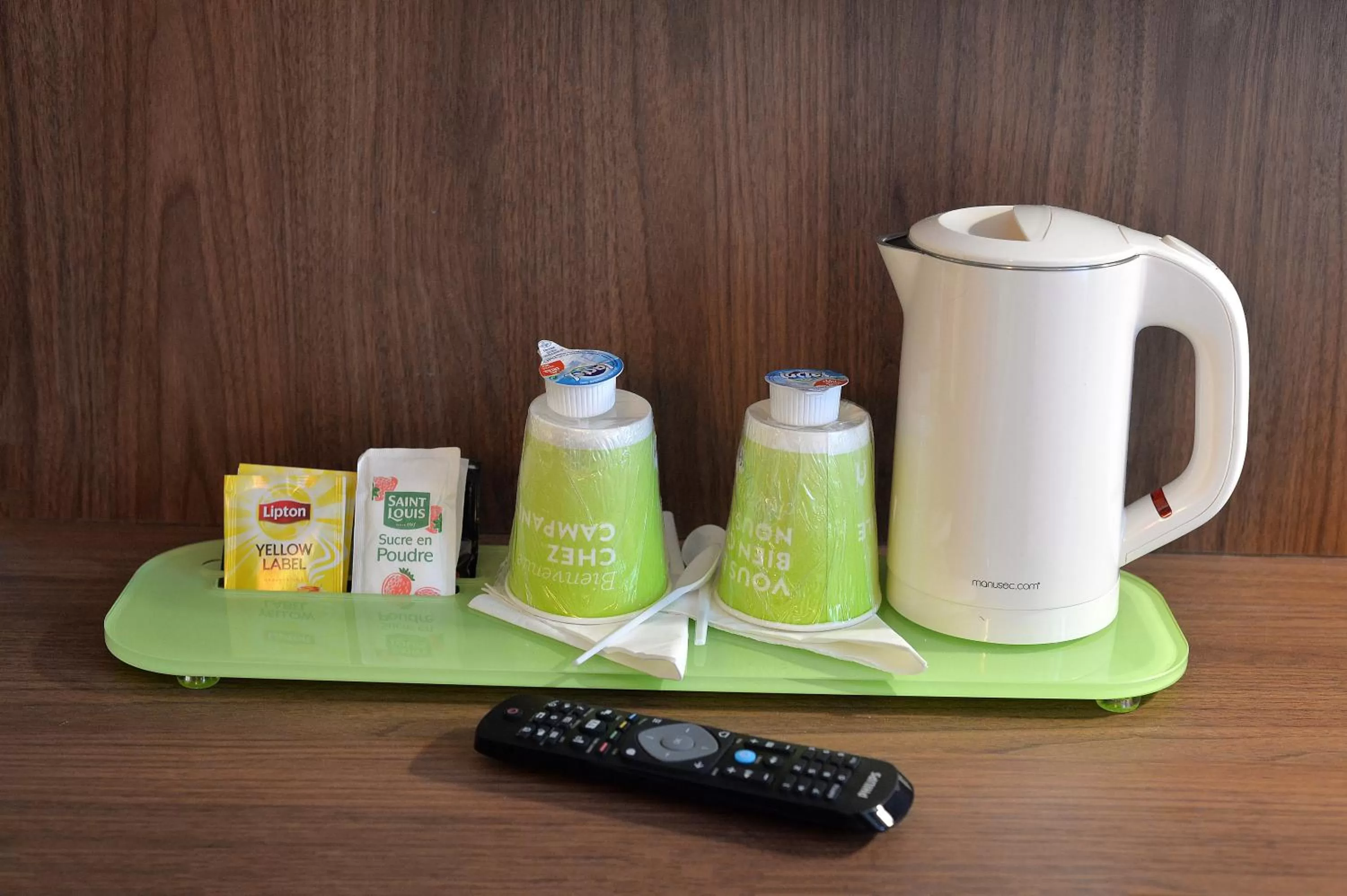 Coffee/tea facilities in CAMPANILE PARIS - Clichy Centre