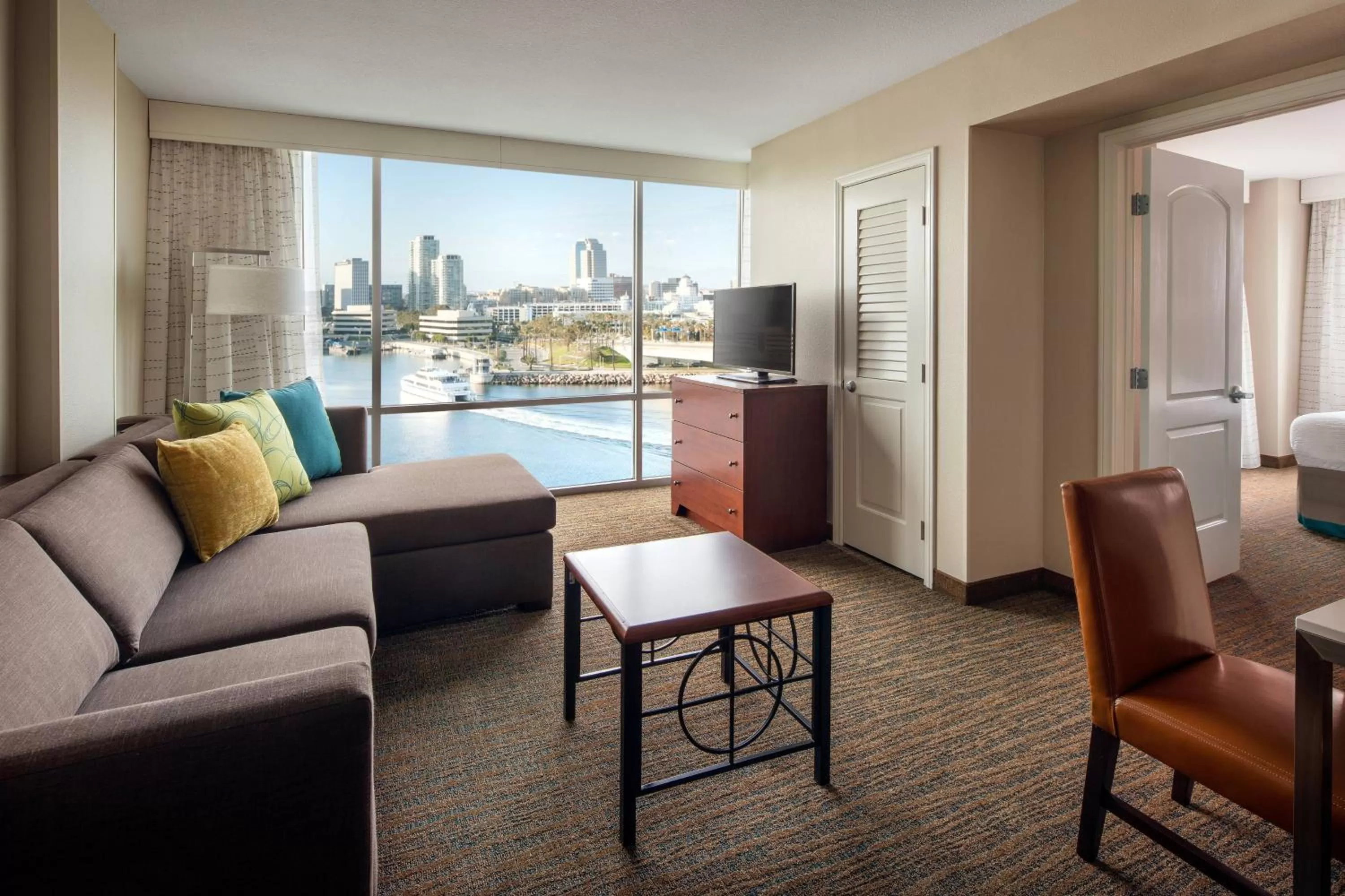 Bedroom in Residence Inn Long Beach Downtown