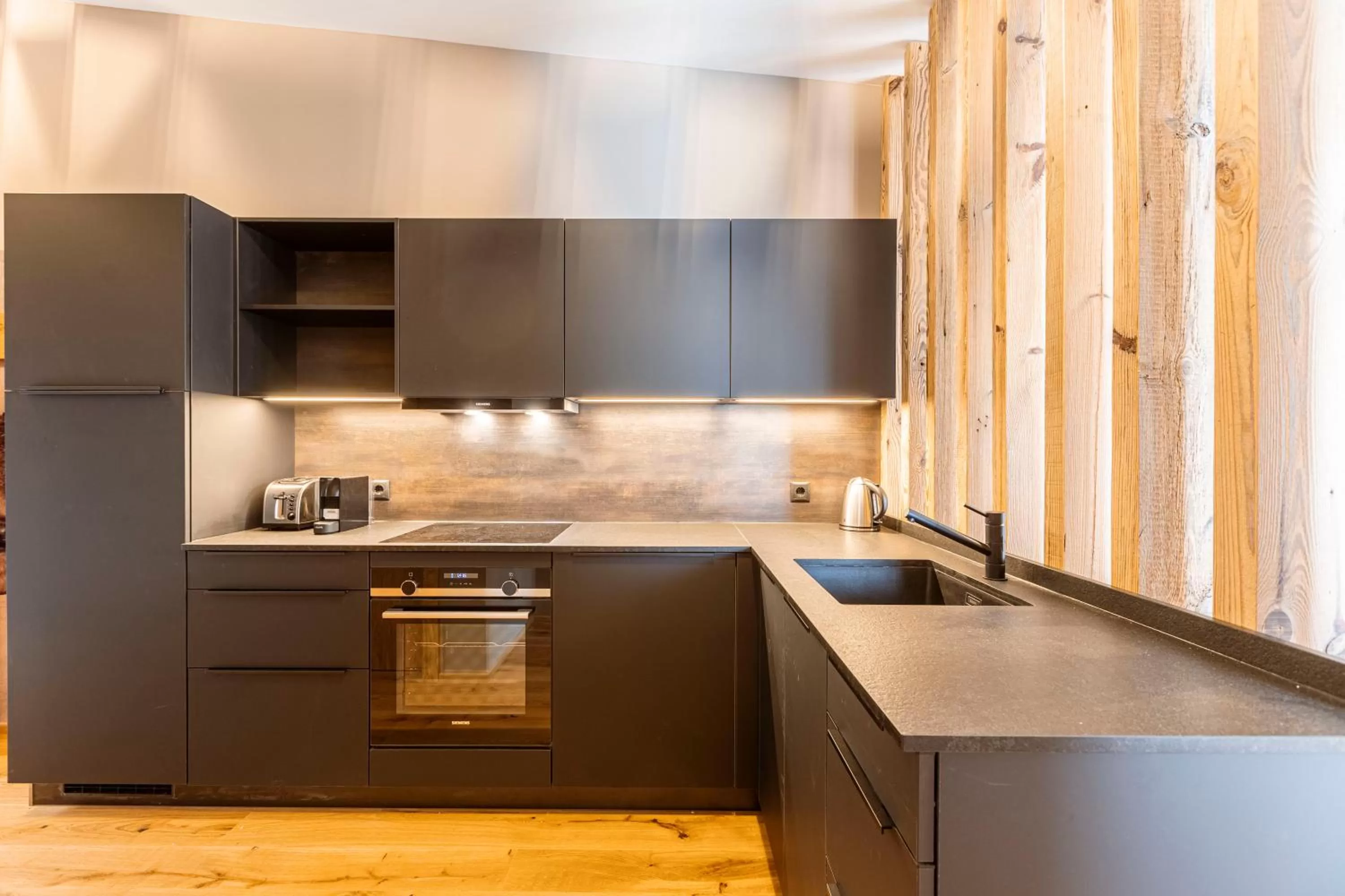 Kitchen or kitchenette in Zillertal Suites Fügen by ALPS RESORTS