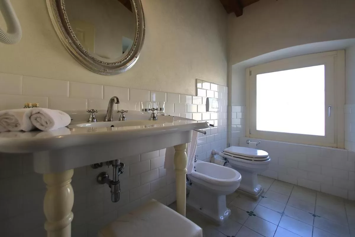 Bathroom in Classique