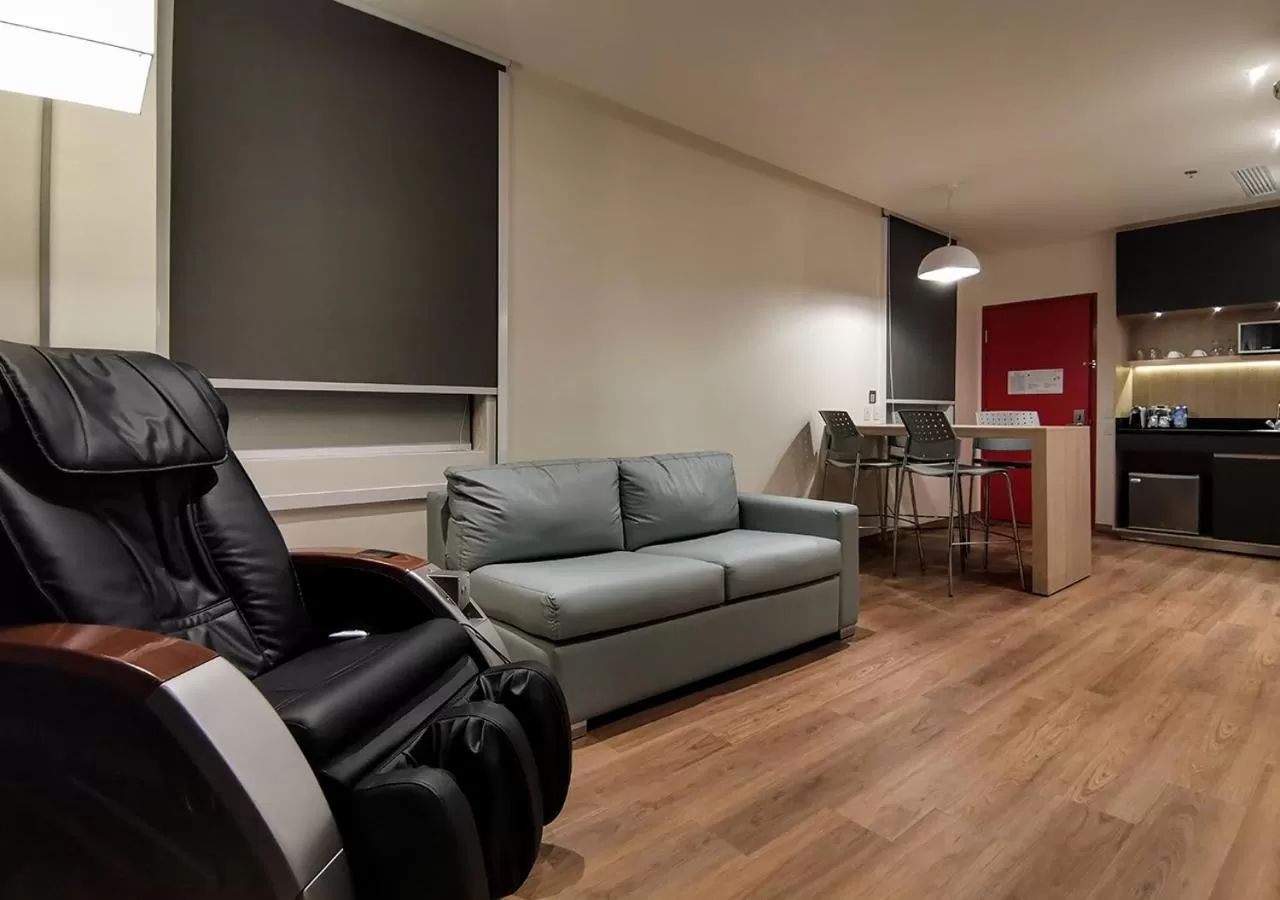 Living room in Ramada Encore by Wyndham Guadalajara Aeropuerto