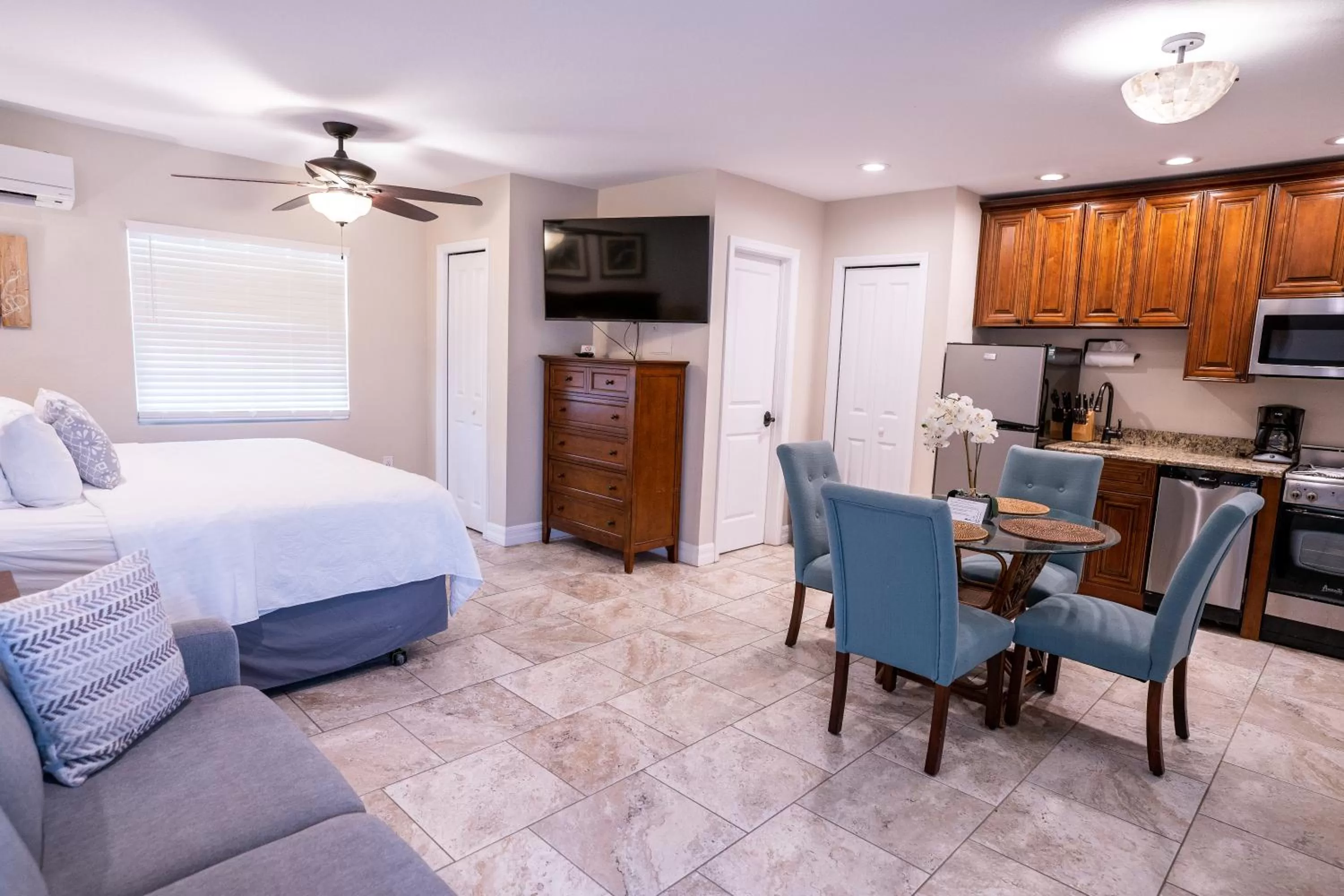 Bed in The Capri at Siesta