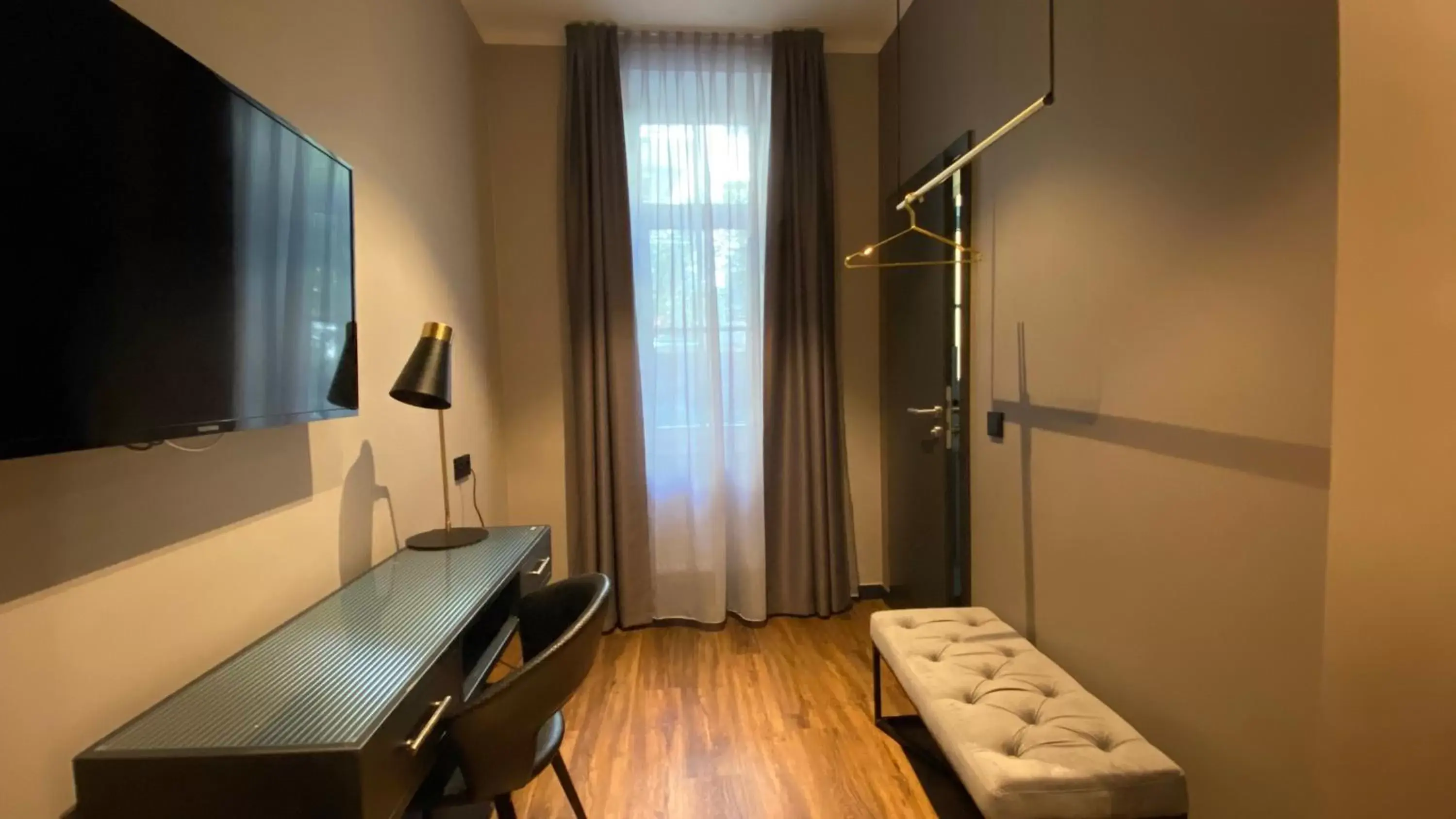 Standard Single Room with Private Bathroom - single occupancy in Munich Rooms Hotel Standard Single Room with Private Bathroom - single occupancy in Munich Rooms Hotel