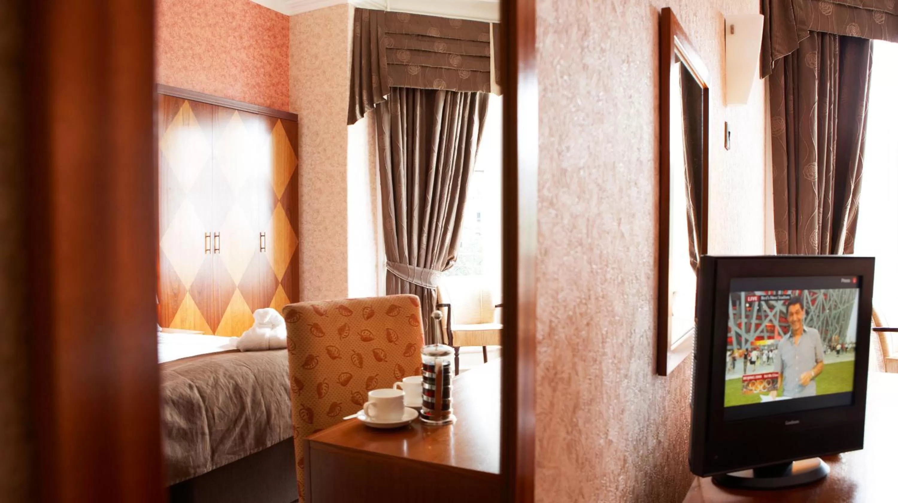 Coffee/tea facilities, Seating Area in The Red Lea Hotel