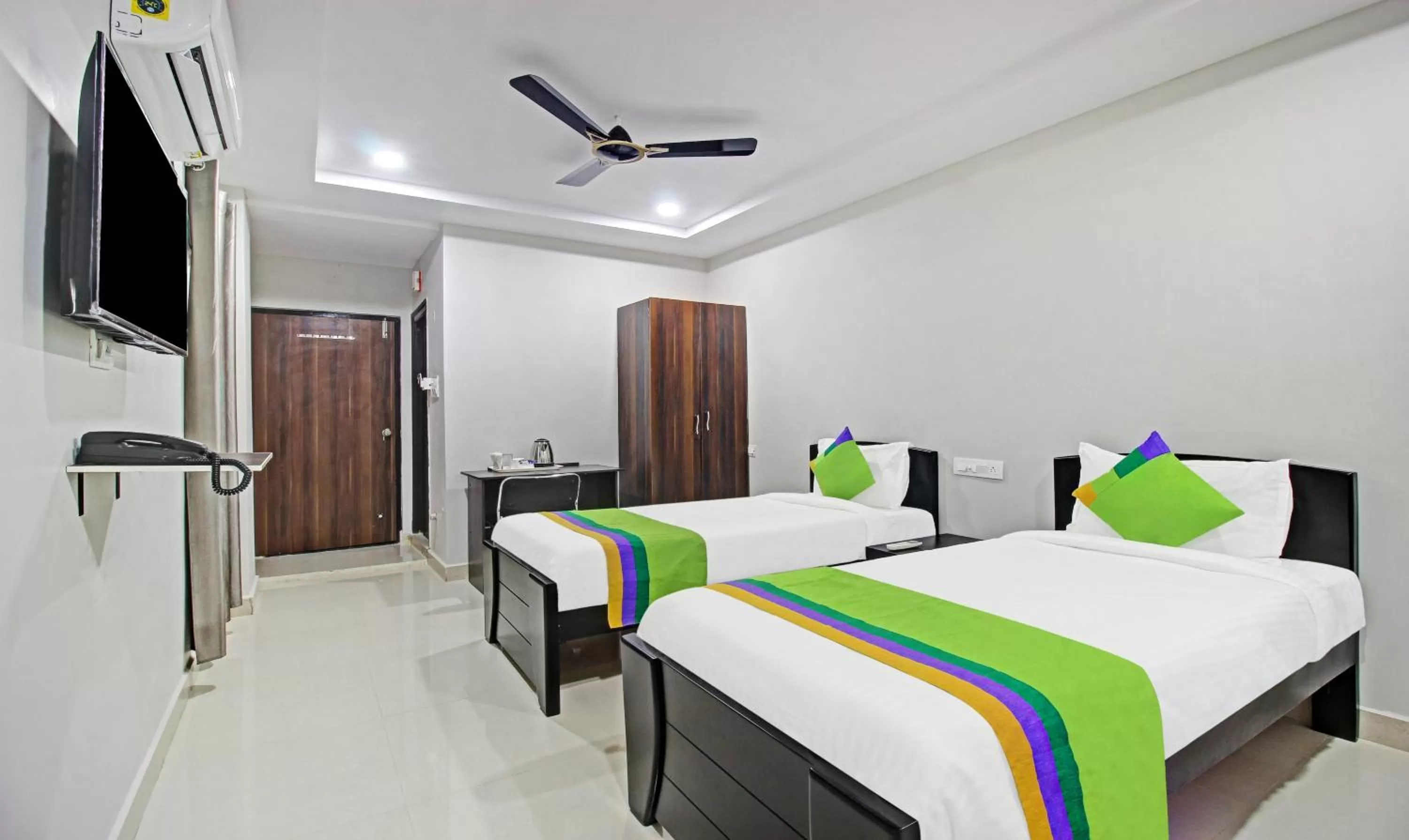 Bedroom, Bed in Itsy Hotels Sunrise Grand, Hitech City