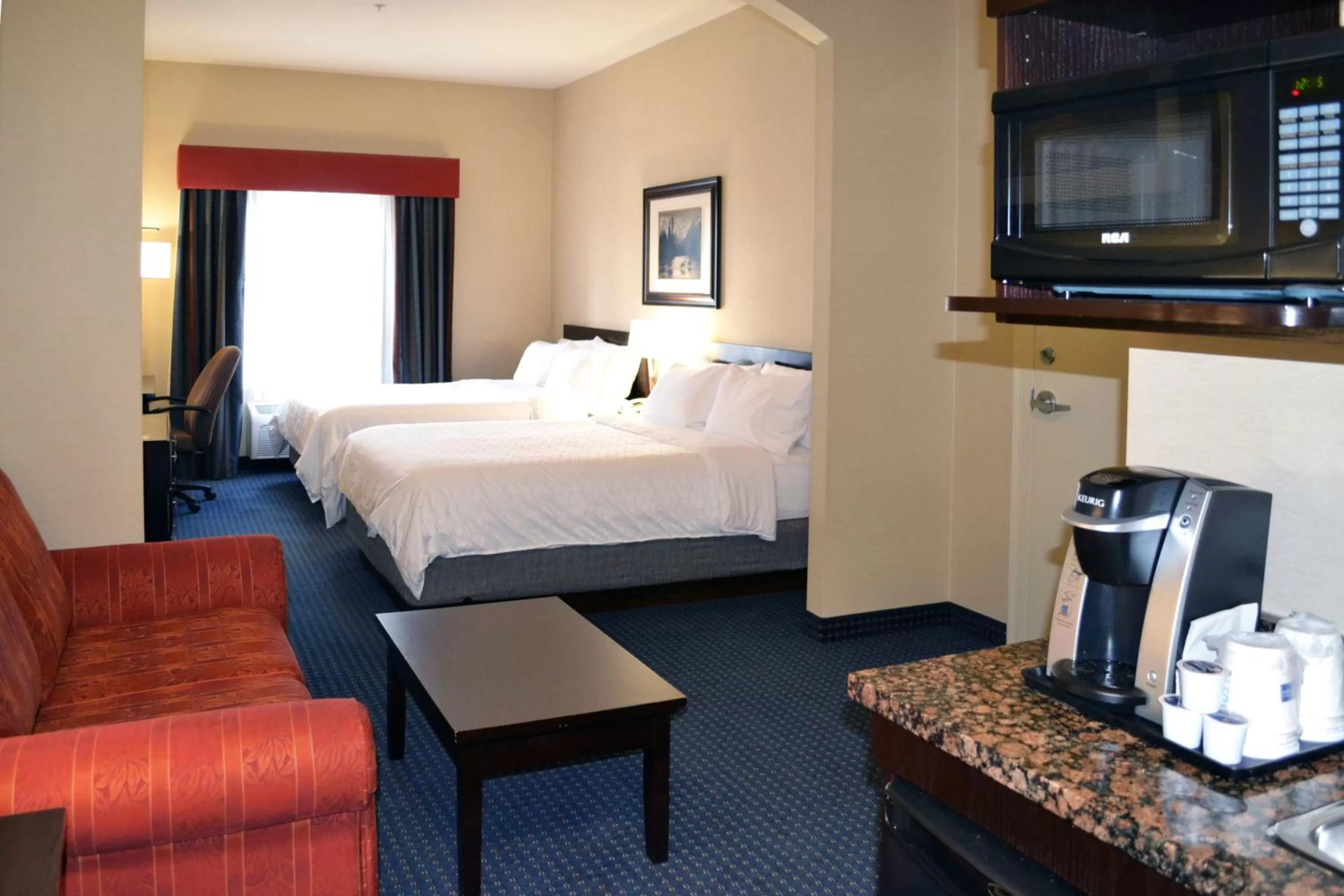 Photo of the whole room, Bed in Holiday Inn Express Hotel & Suites Edson by IHG