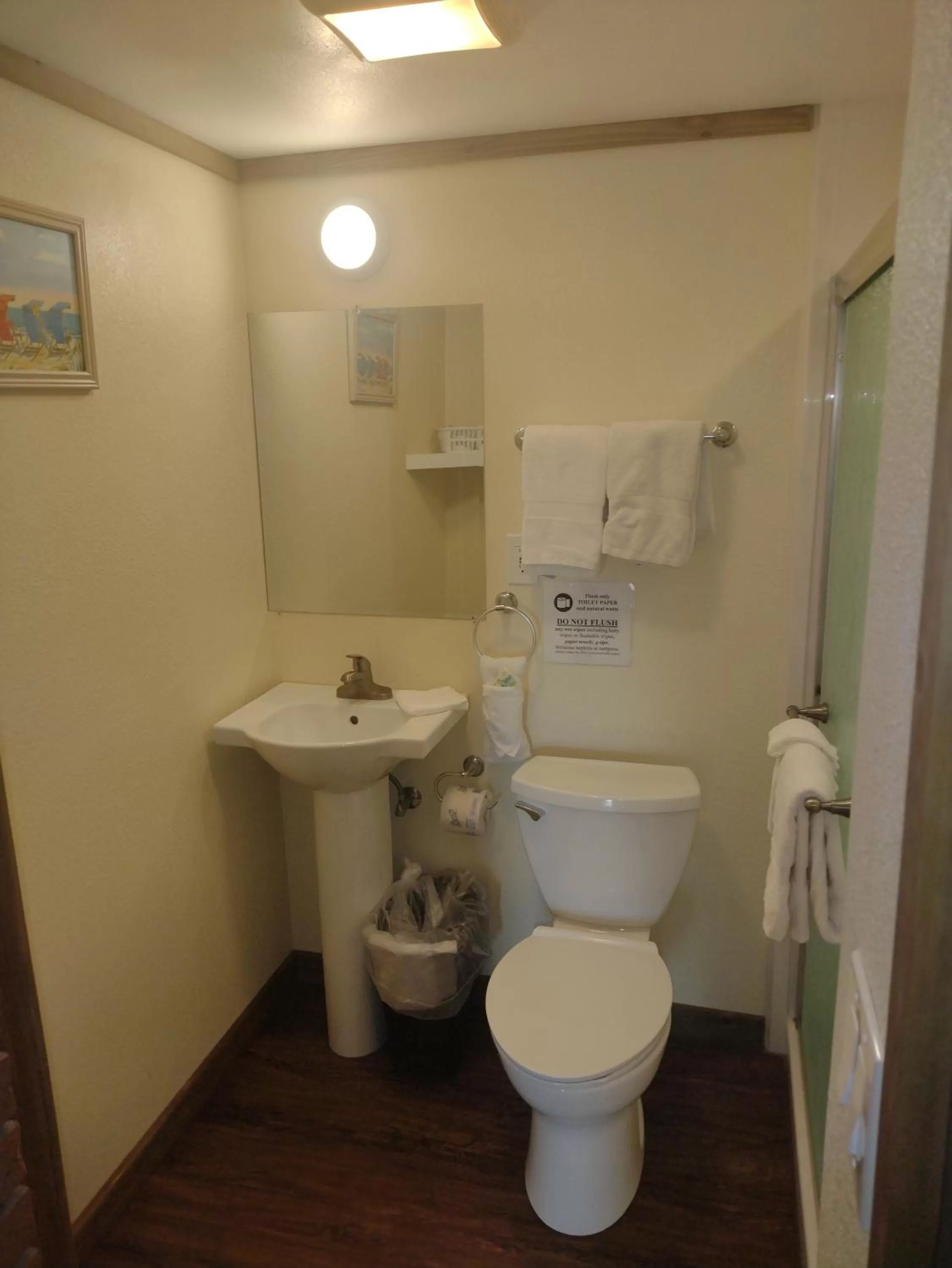 Bathroom in Belles Sea Inn