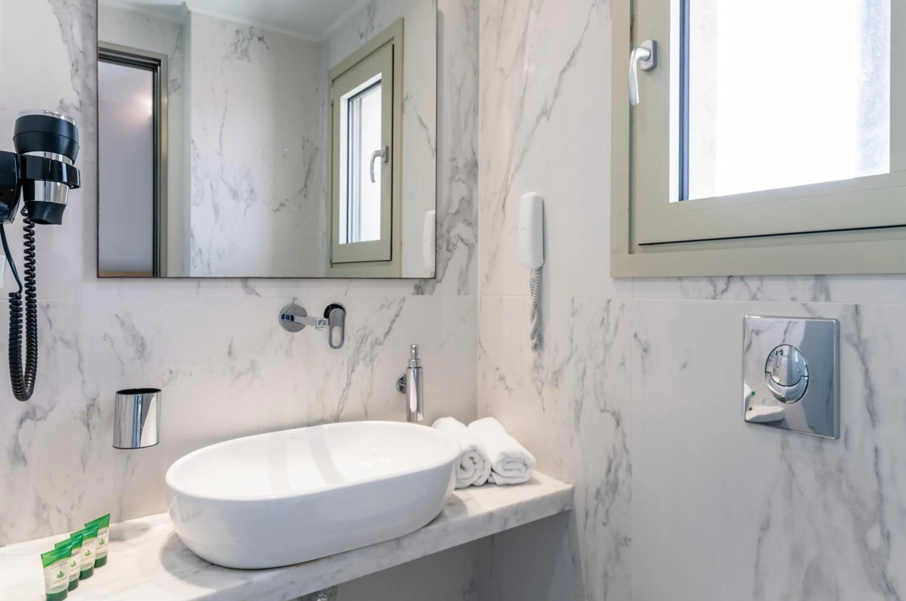 Shower in Hotel Lefkas