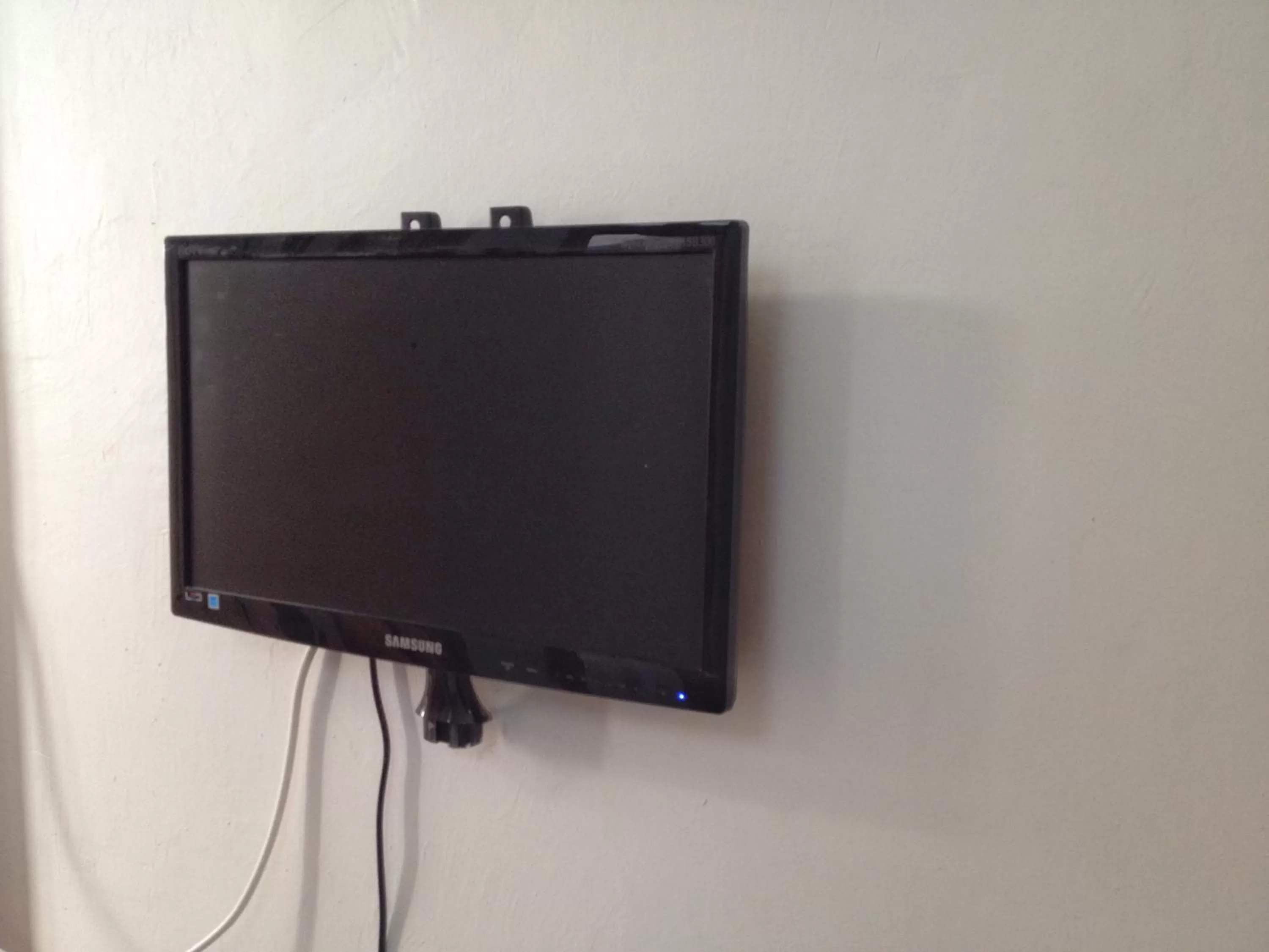 TV and multimedia, TV/Entertainment Center in Tralkan B&B