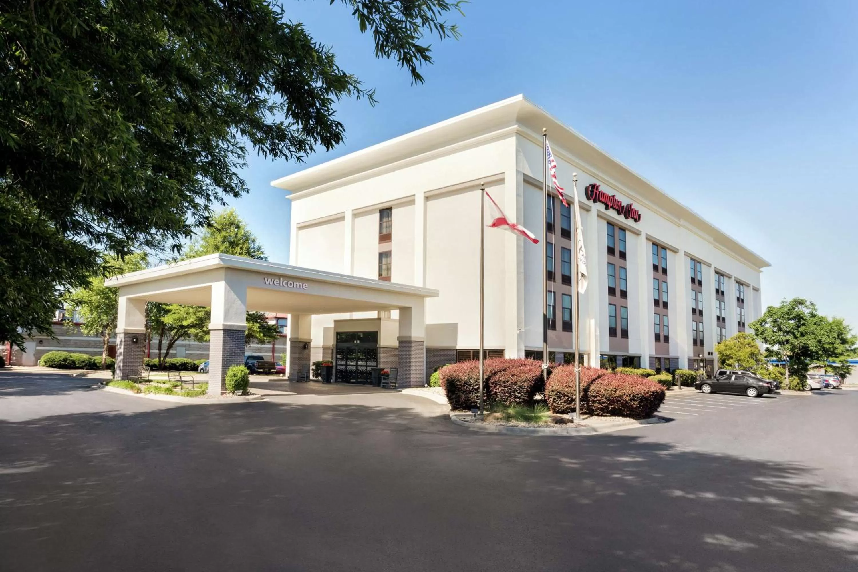 Property building in Hampton Inn Birmingham-Trussville