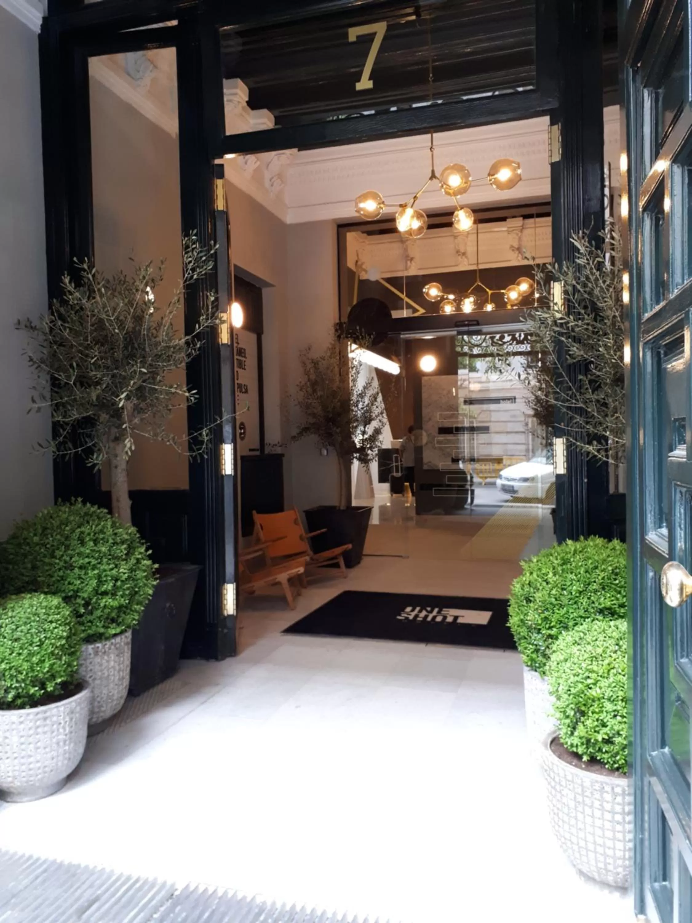 Facade/entrance in One Shot Fortuny