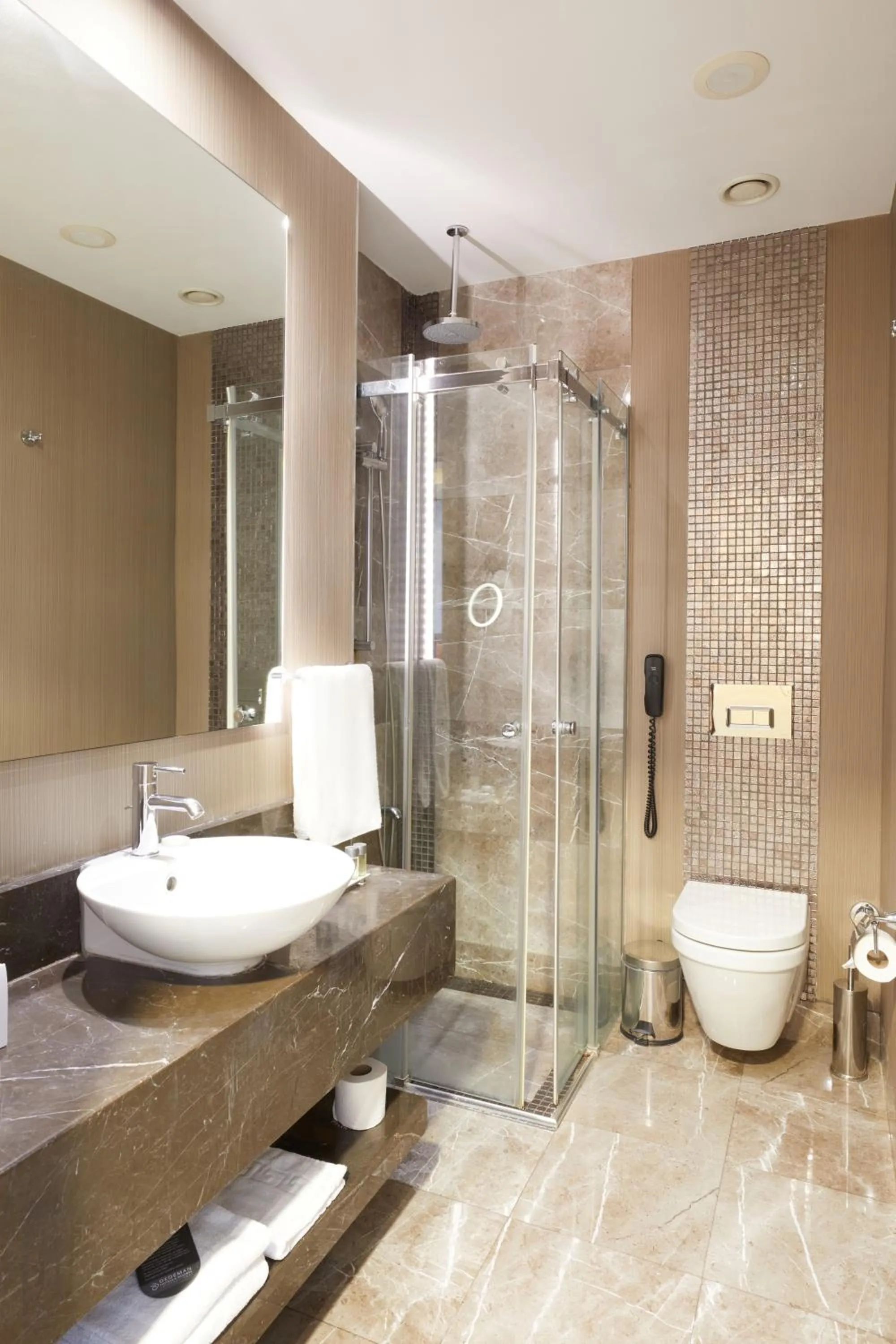 Shower in Park Dedeman Bostanci Hotel