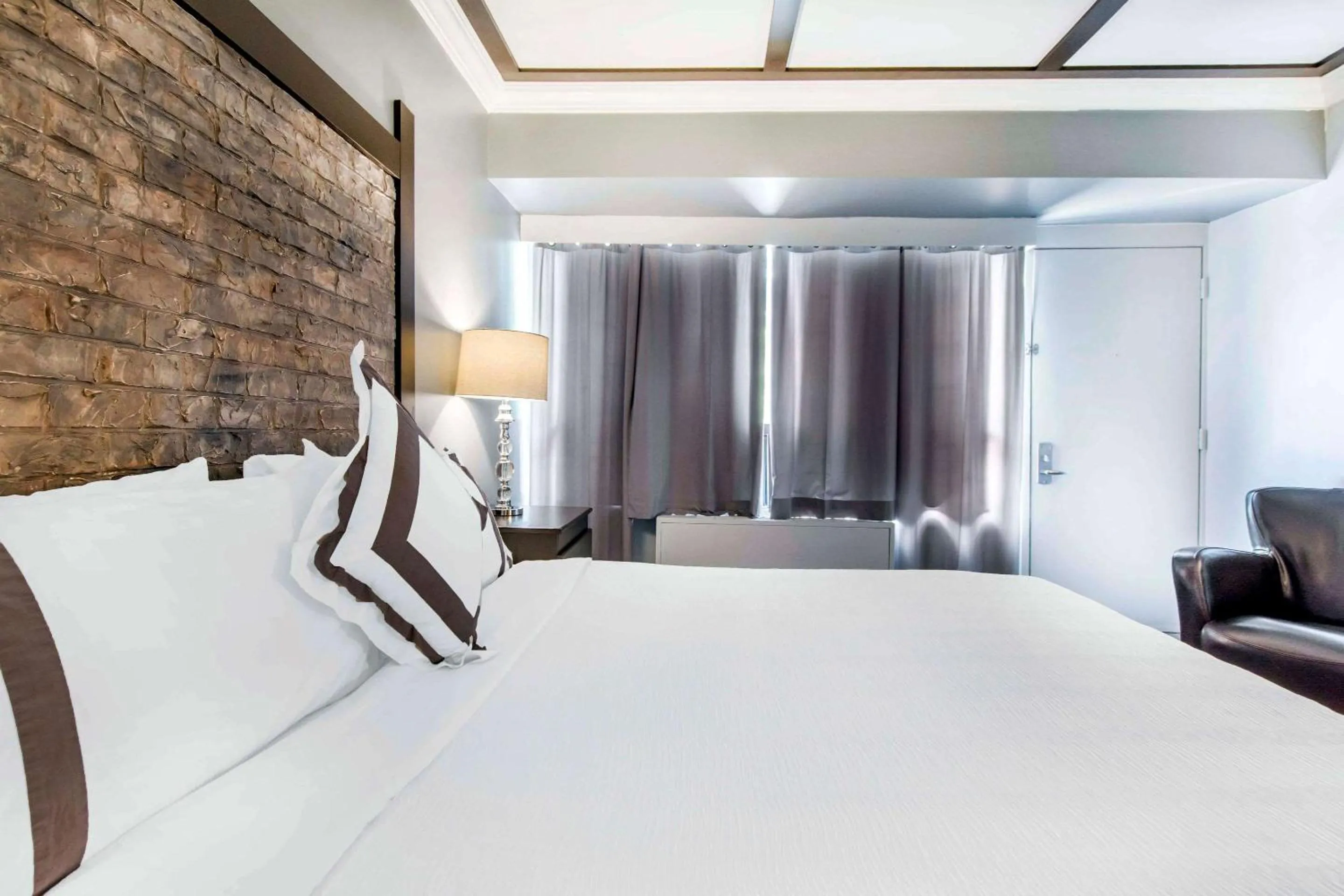 Deluxe King Suite - Non-Smoking in Travelodge by Wyndham Trois-Rivieres