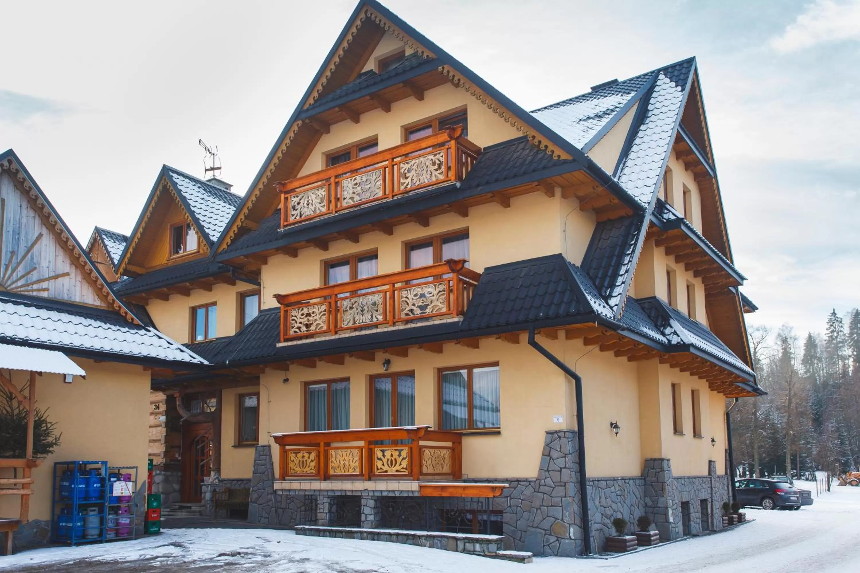 Property Building in Chata u Bronka