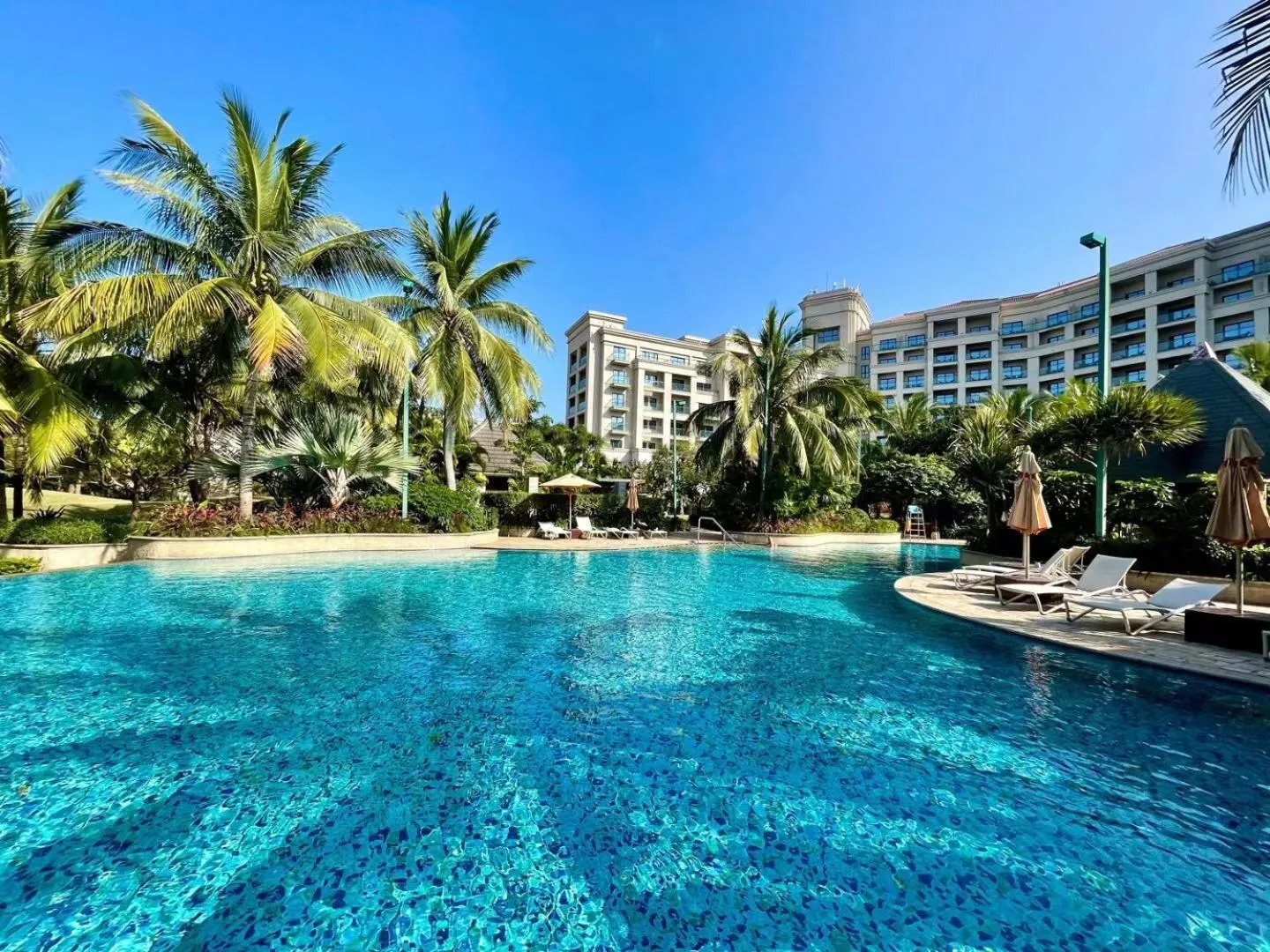 Swimming pool in Grand Hotel Haikou - Managed by Accor