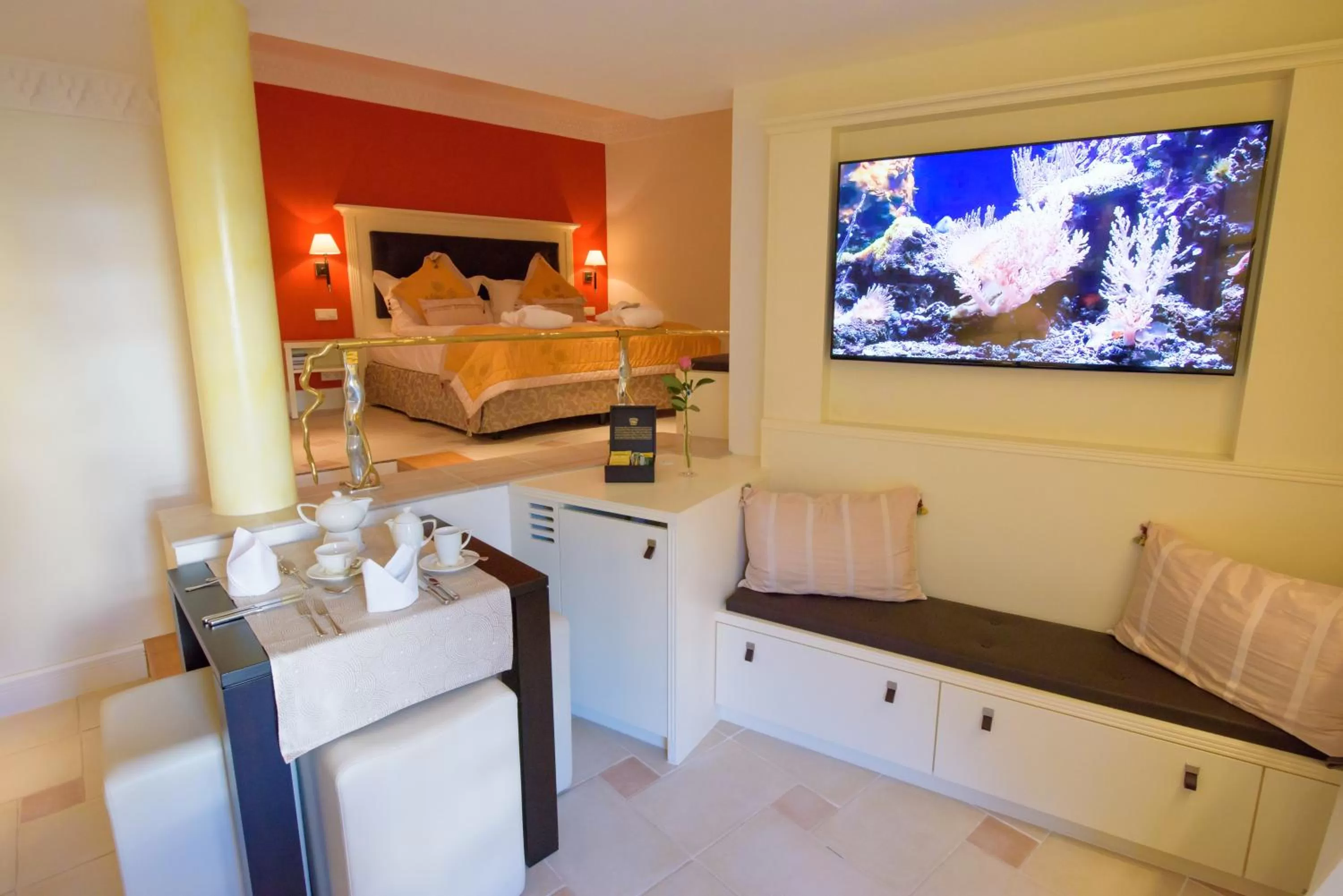 Seating area, Bed in Boutiquehotel La Casa