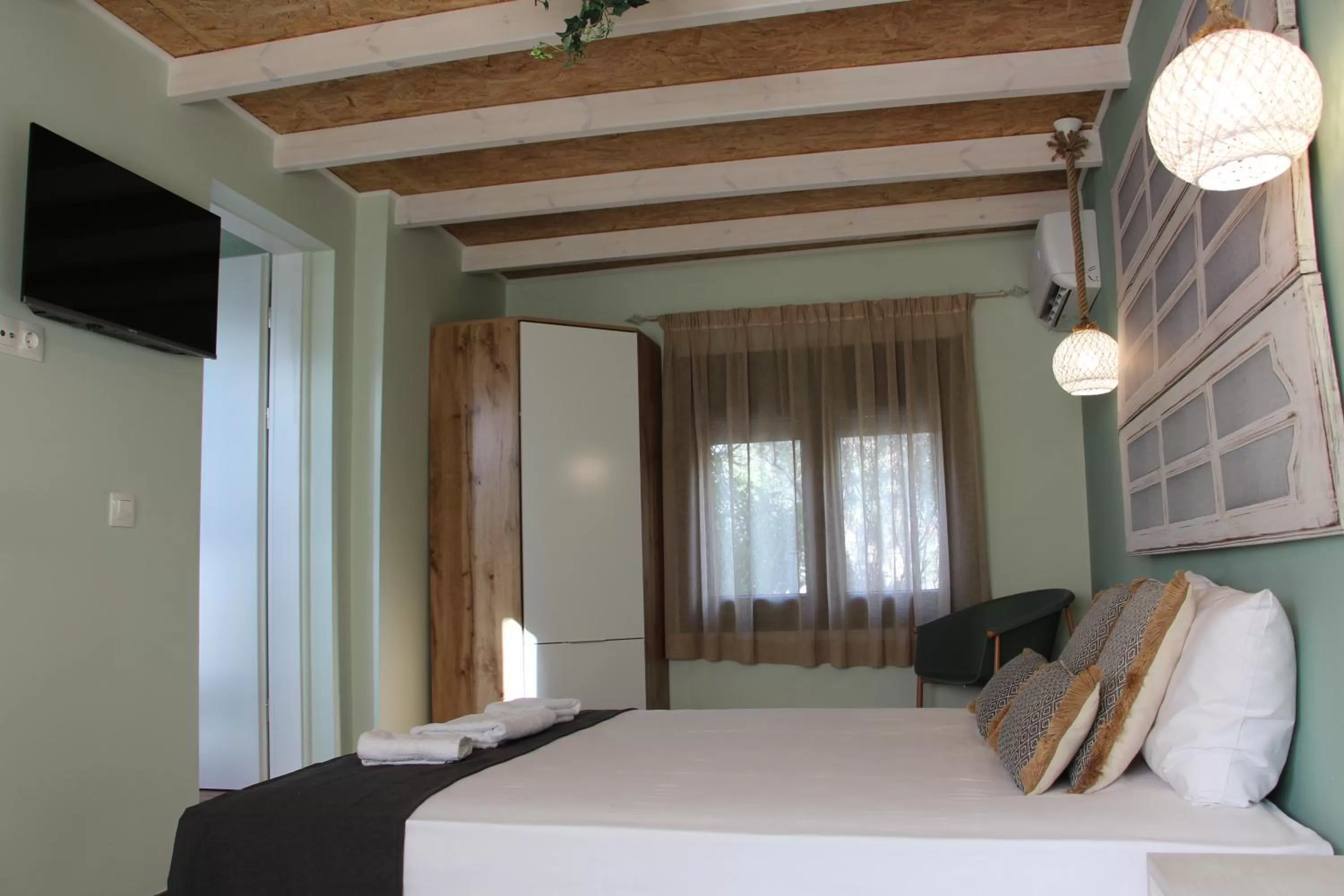 Lamprini's Deluxe Studios