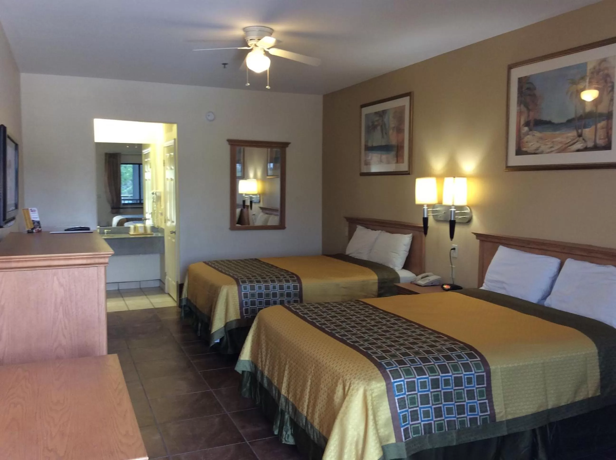 Photo of the whole room, Bed in Texas Inn - Welasco/Mercedes