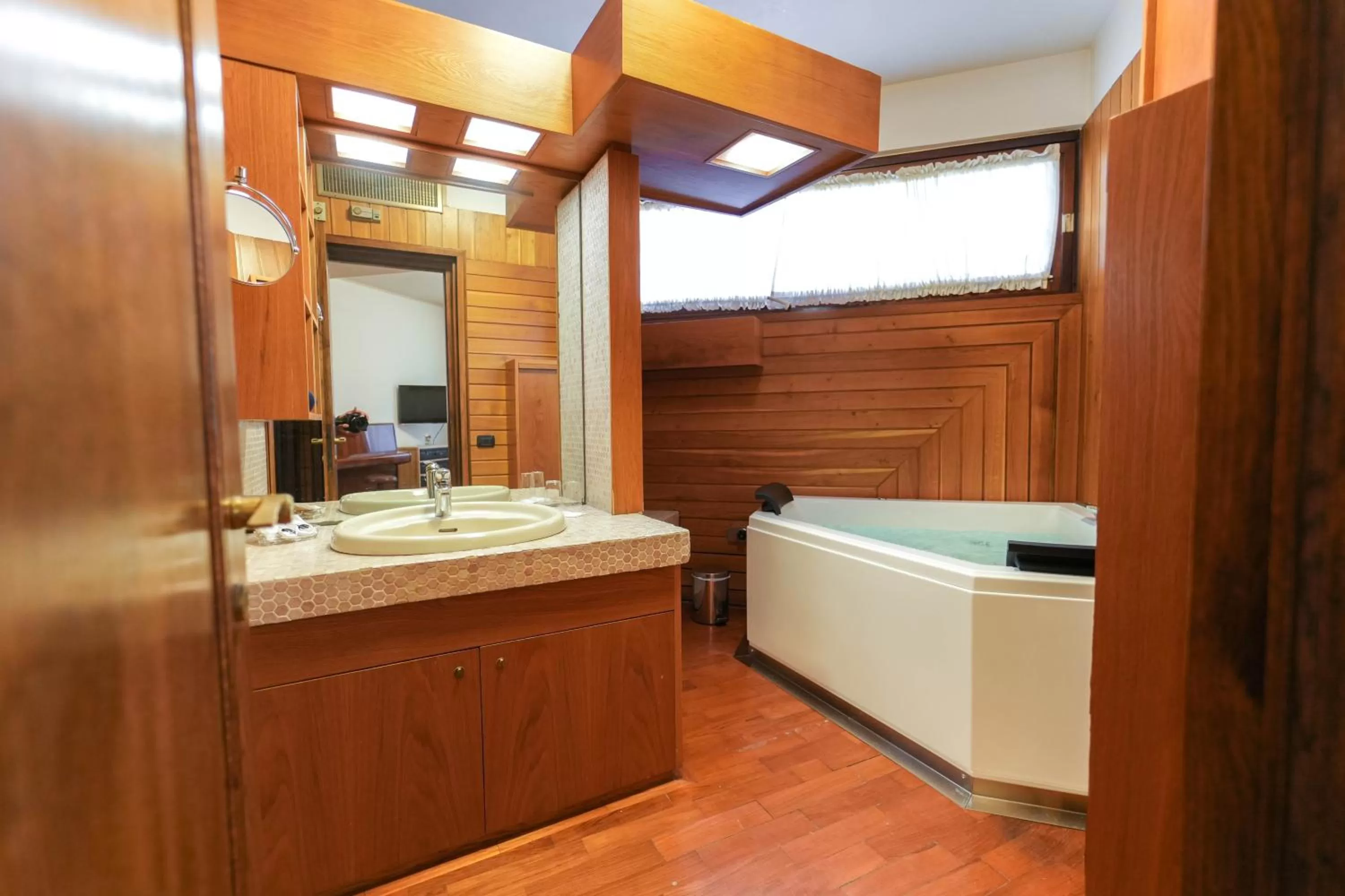 Bathroom in paradise suite