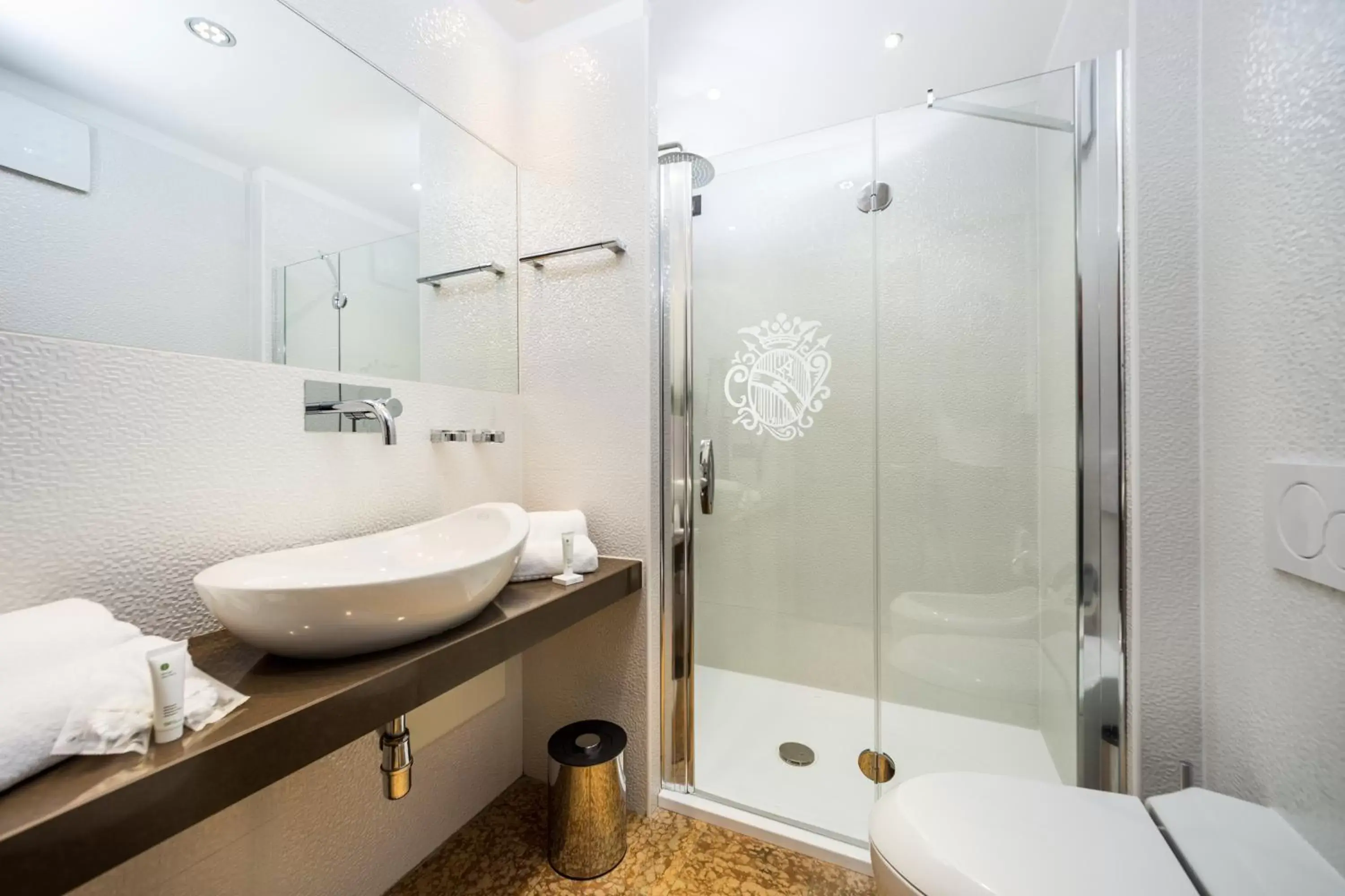 Superior Double Room with Parking in Corte Ongaro Hotel Superior Double Room with Parking in Corte Ongaro Hotel