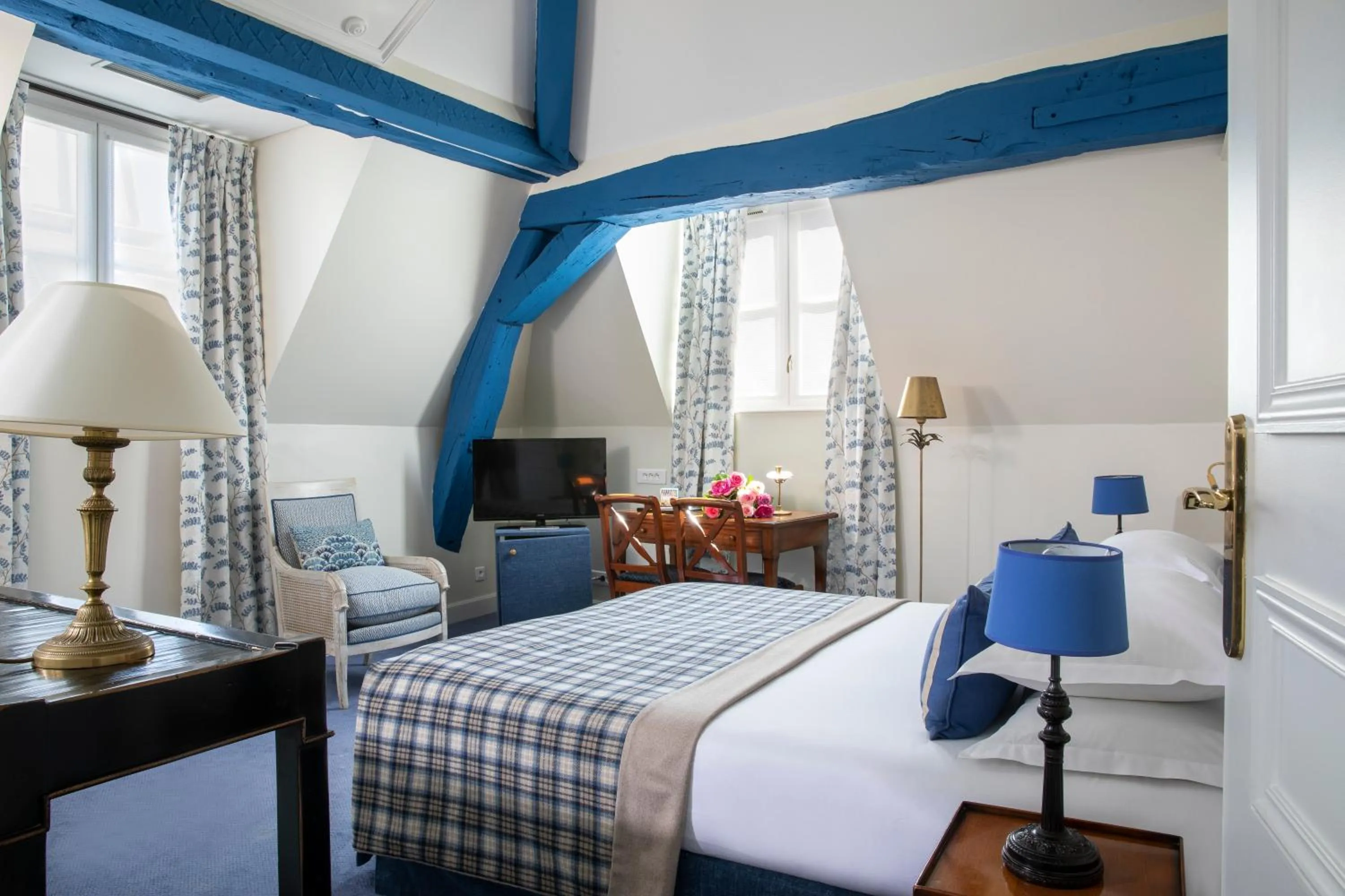 Photo of the whole room, Bed in Le Relais Saint Honoré