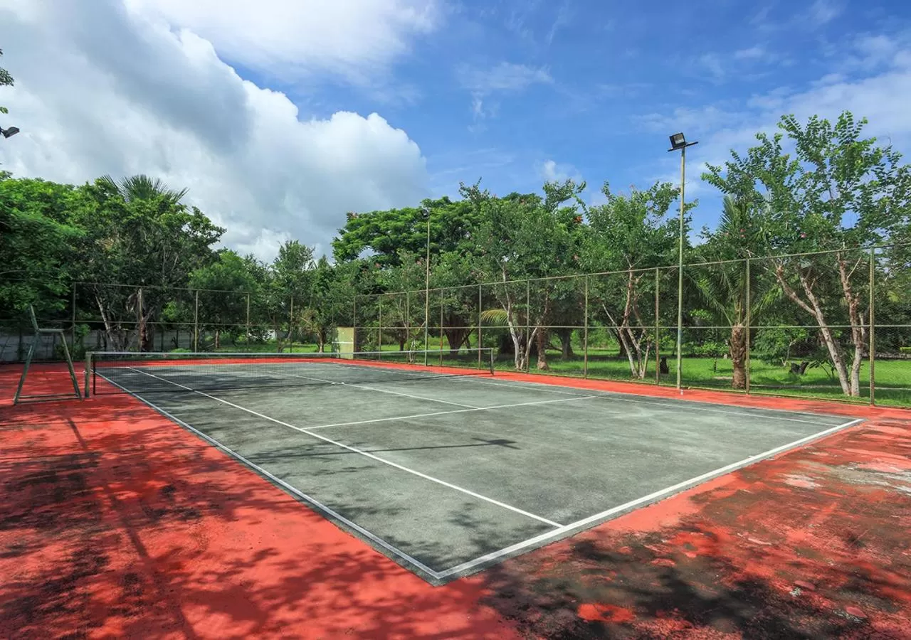 Tennis court in The Jayakarta Suites Komodo Flores