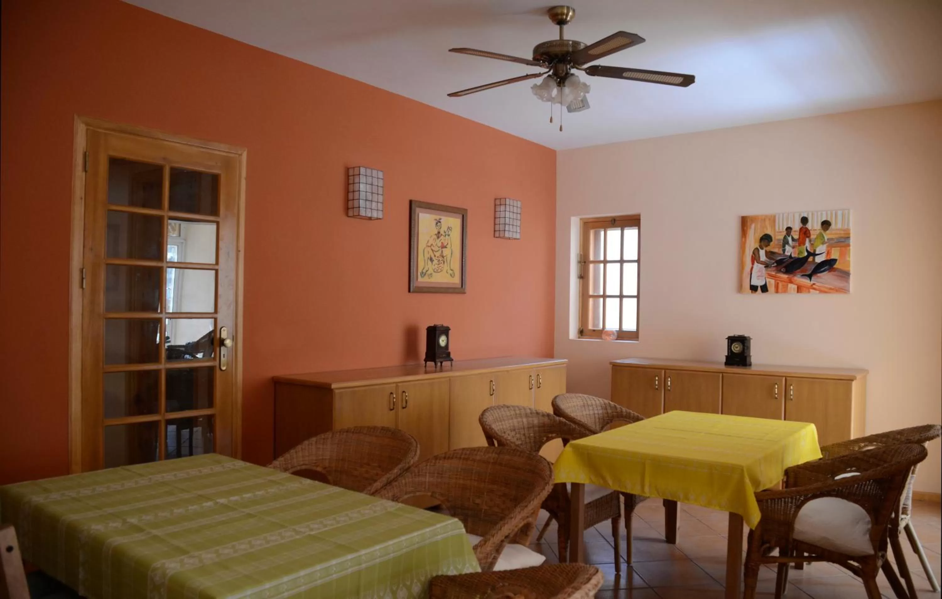 Restaurant/places to eat in Kira's Boutique Hotel