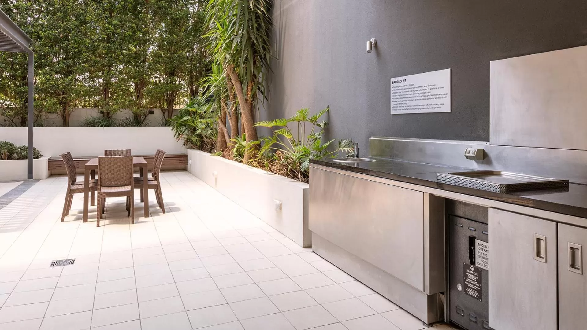 BBQ facilities in Oaks Brisbane on Charlotte Suites