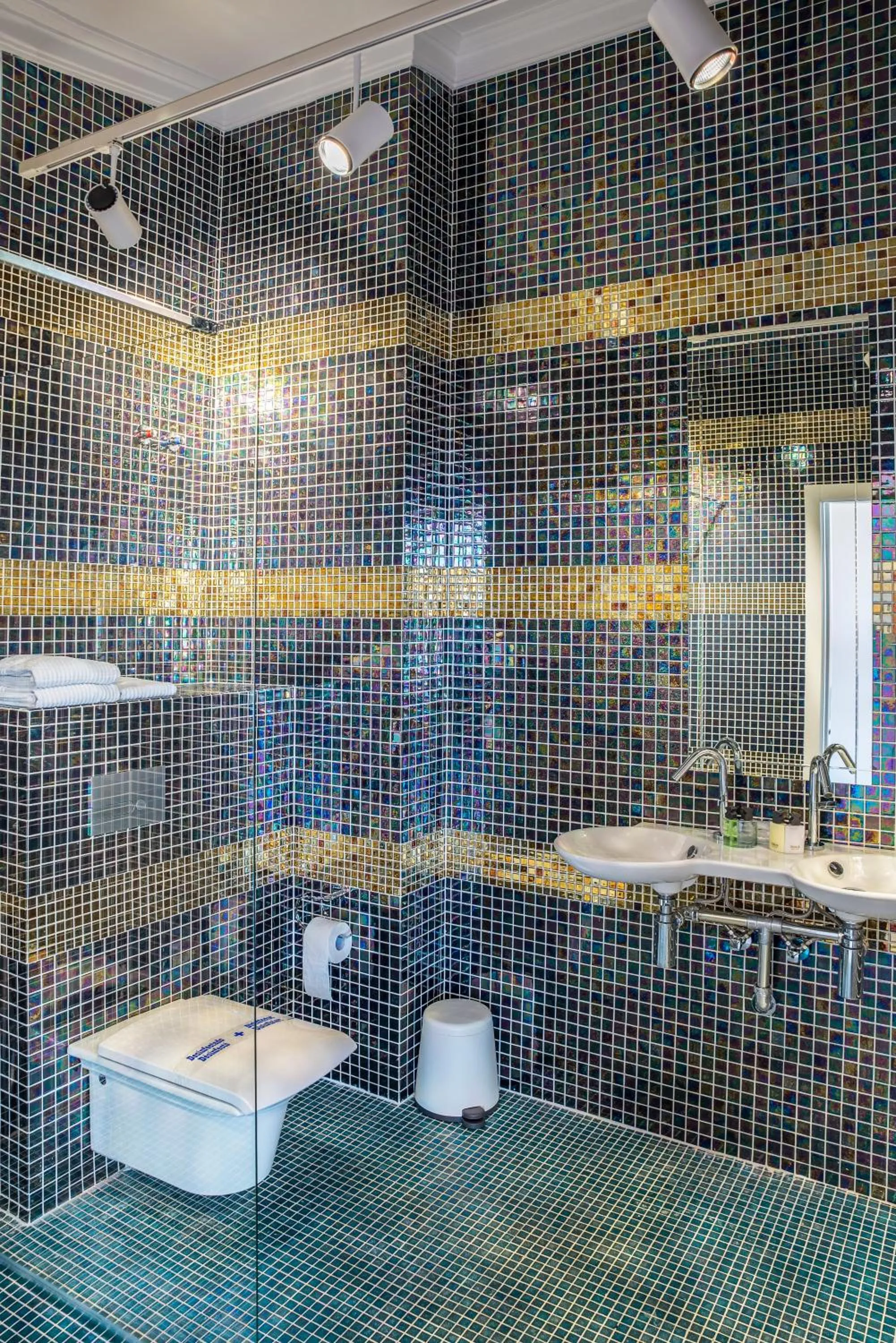 Shower in Essence Hotel Boutique