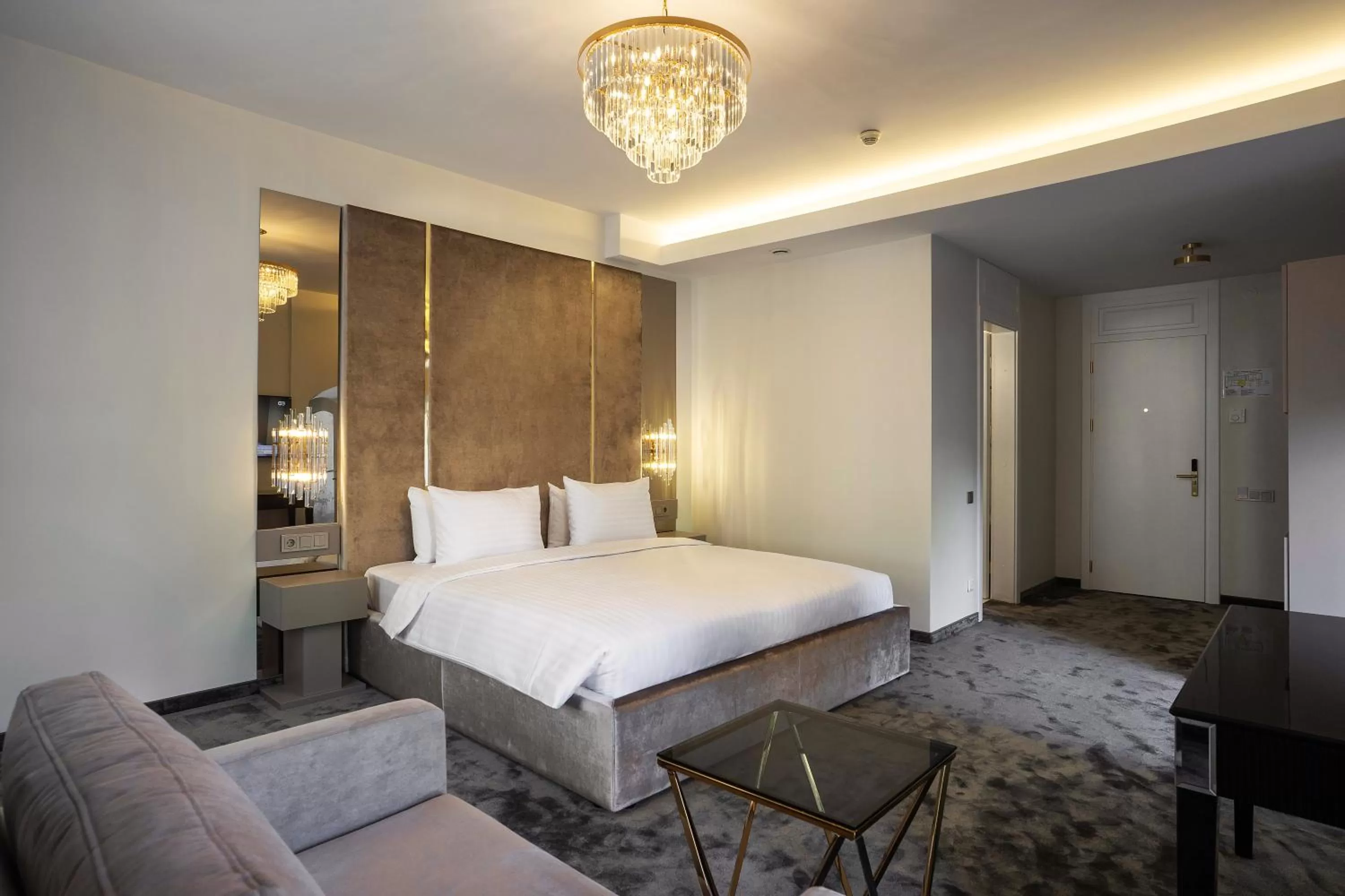 Photo of the whole room, Bed in St Palace Hotel