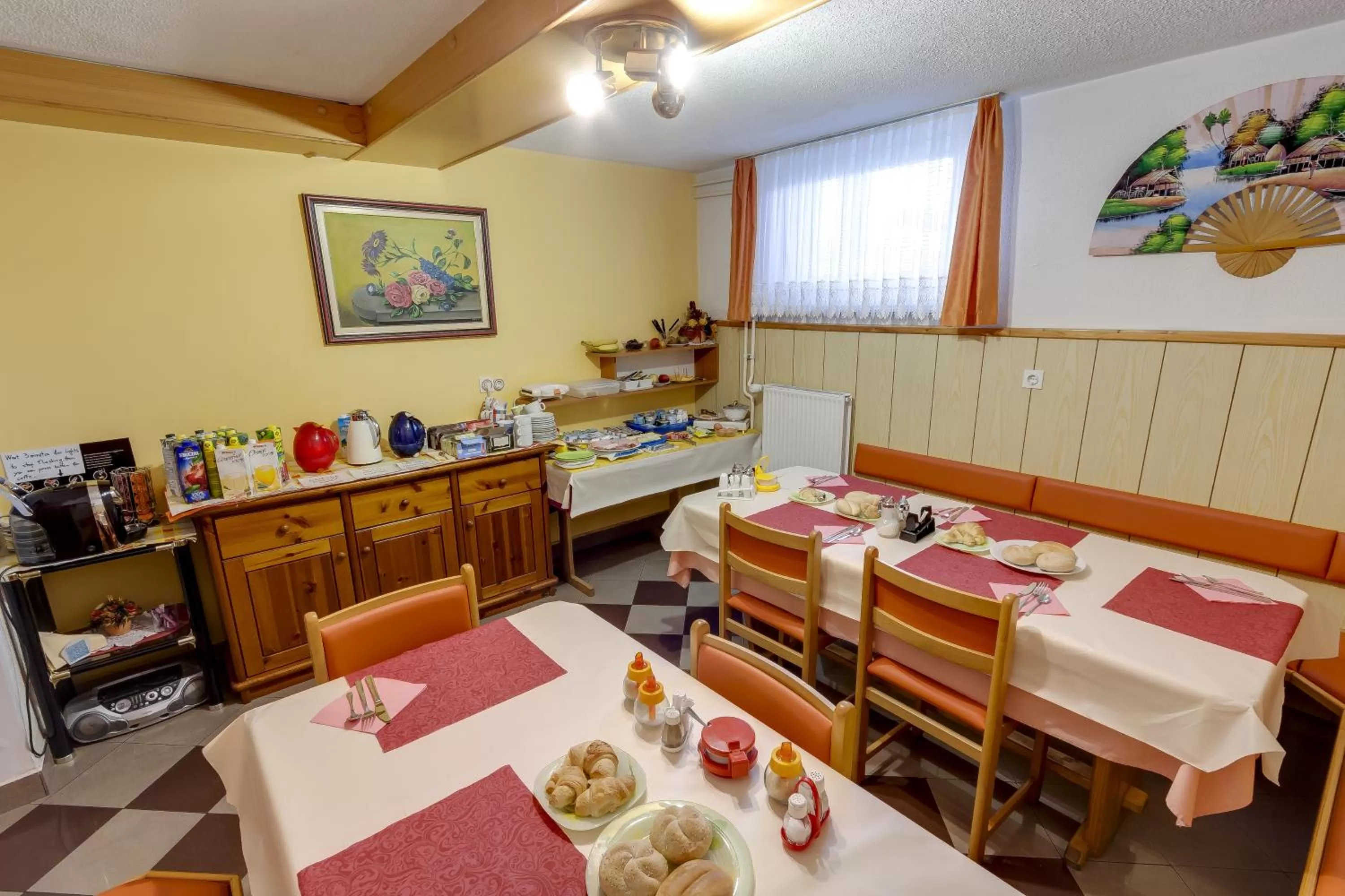 Breakfast, Bed in Rooms & Apartments Jana