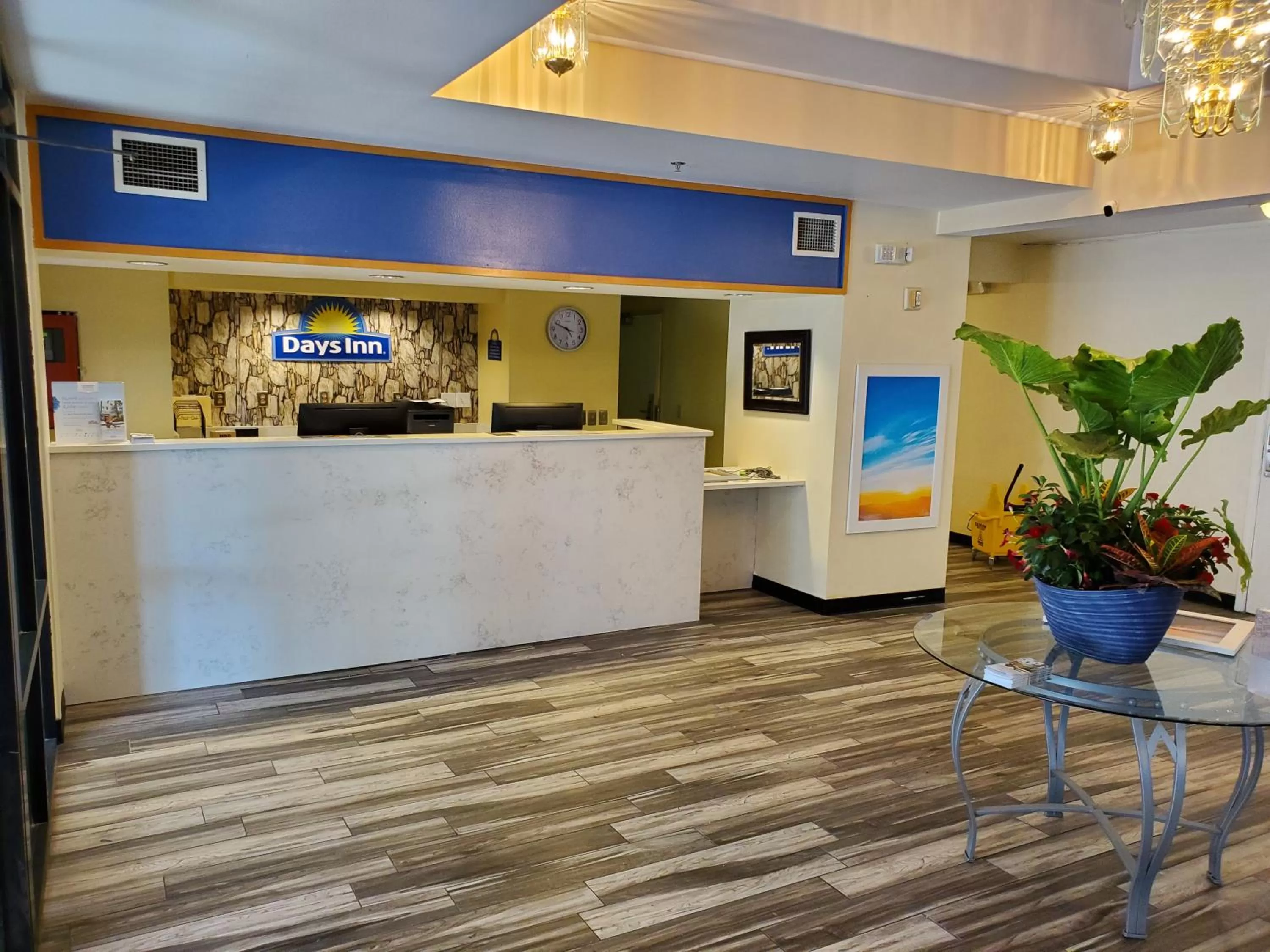 Staff in Days Inn by Wyndham Macon I-75 North