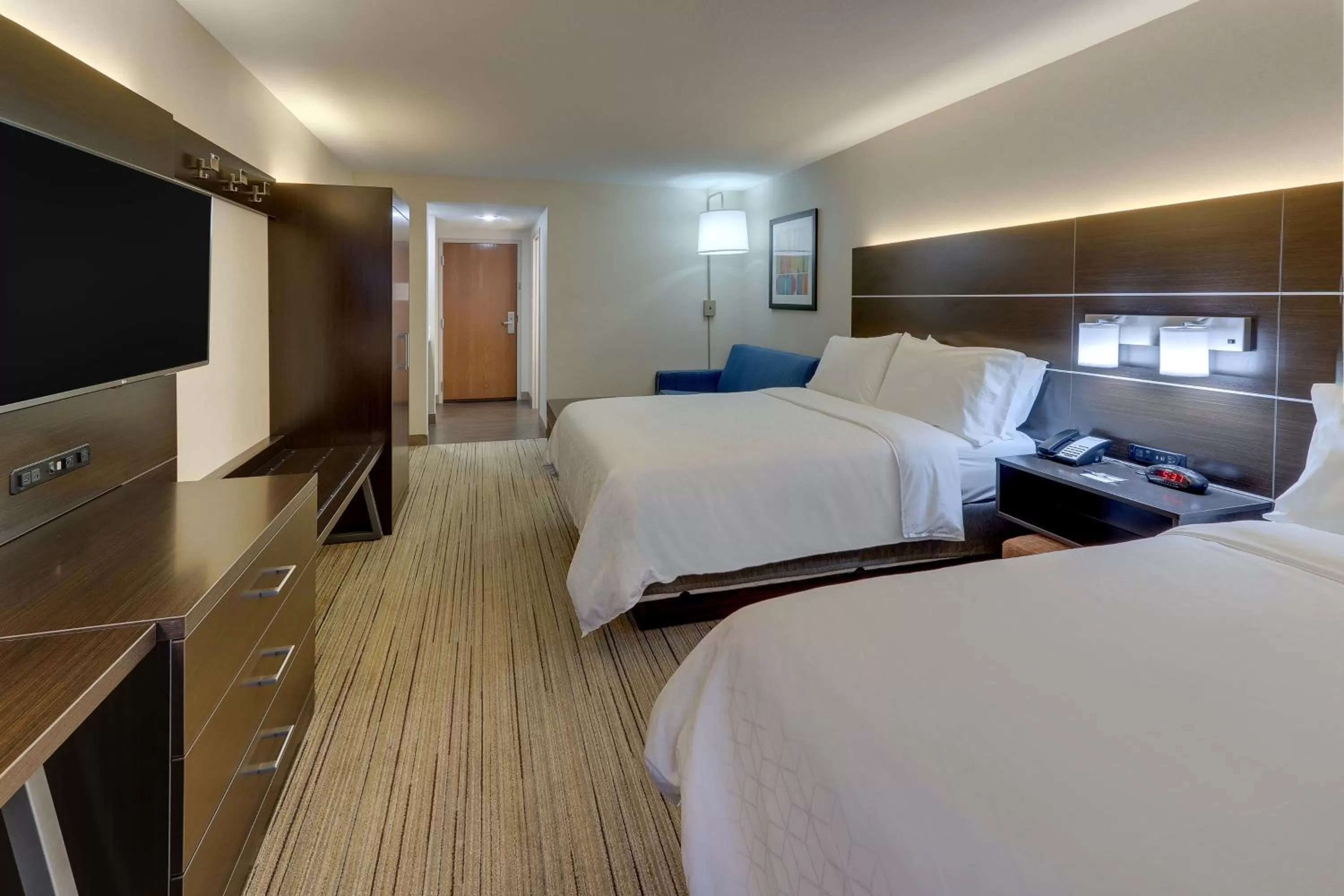 Photo of the whole room, Bed in Holiday Inn Express & Suites Troy by IHG