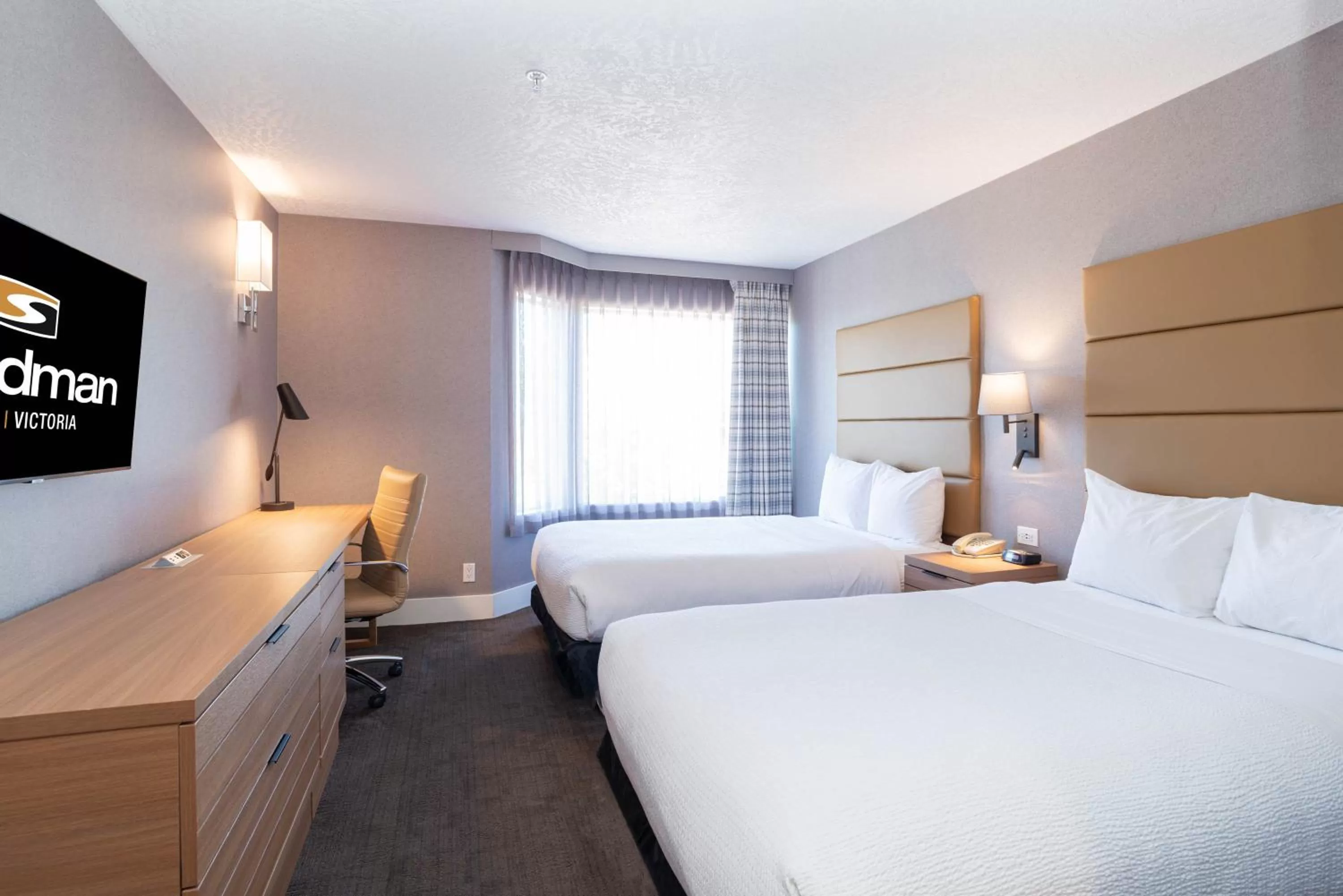 Photo of the whole room, Bed in Sandman Hotel Victoria