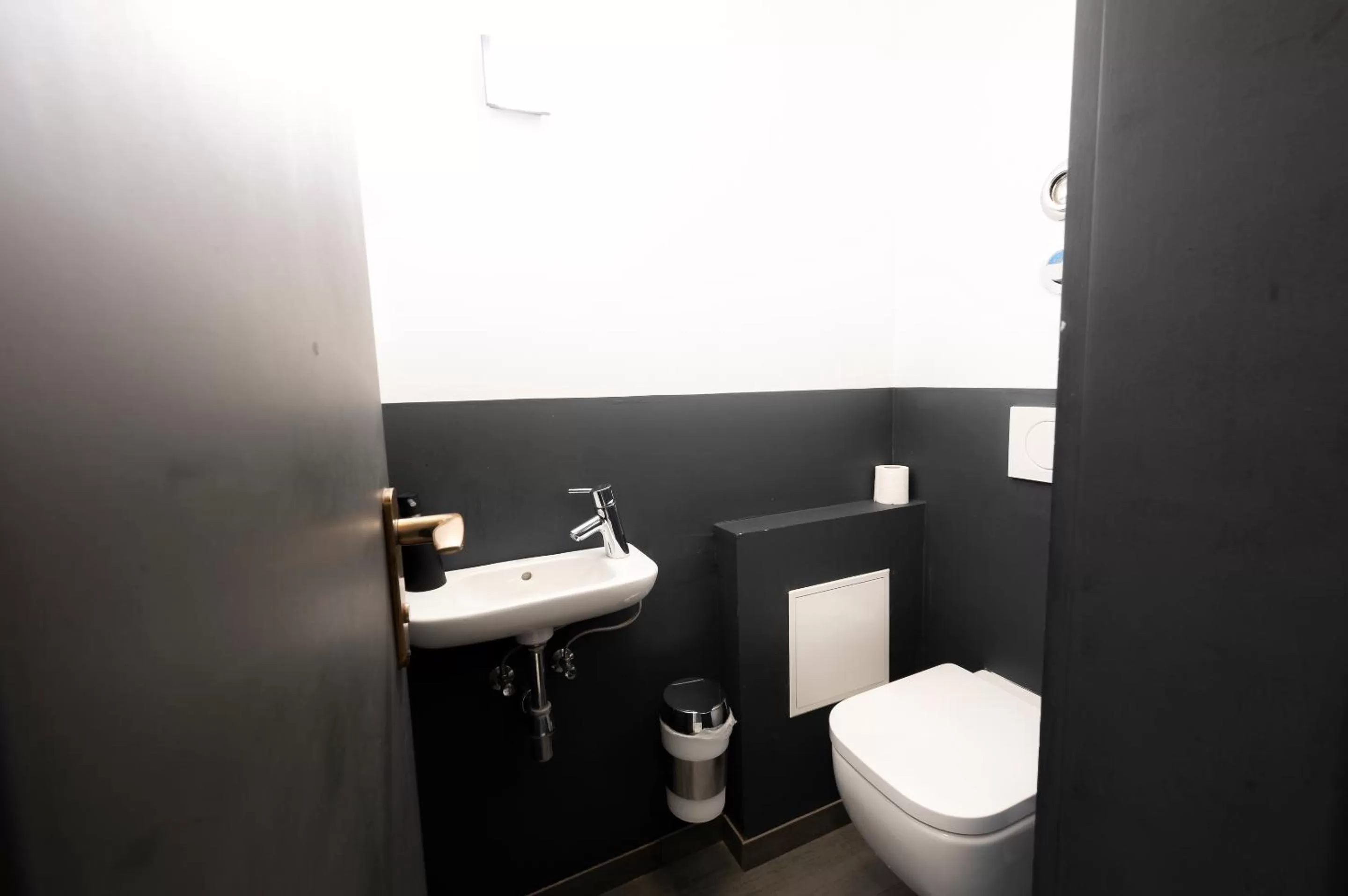 Toilet in Hotel Astoria Stuttgart City