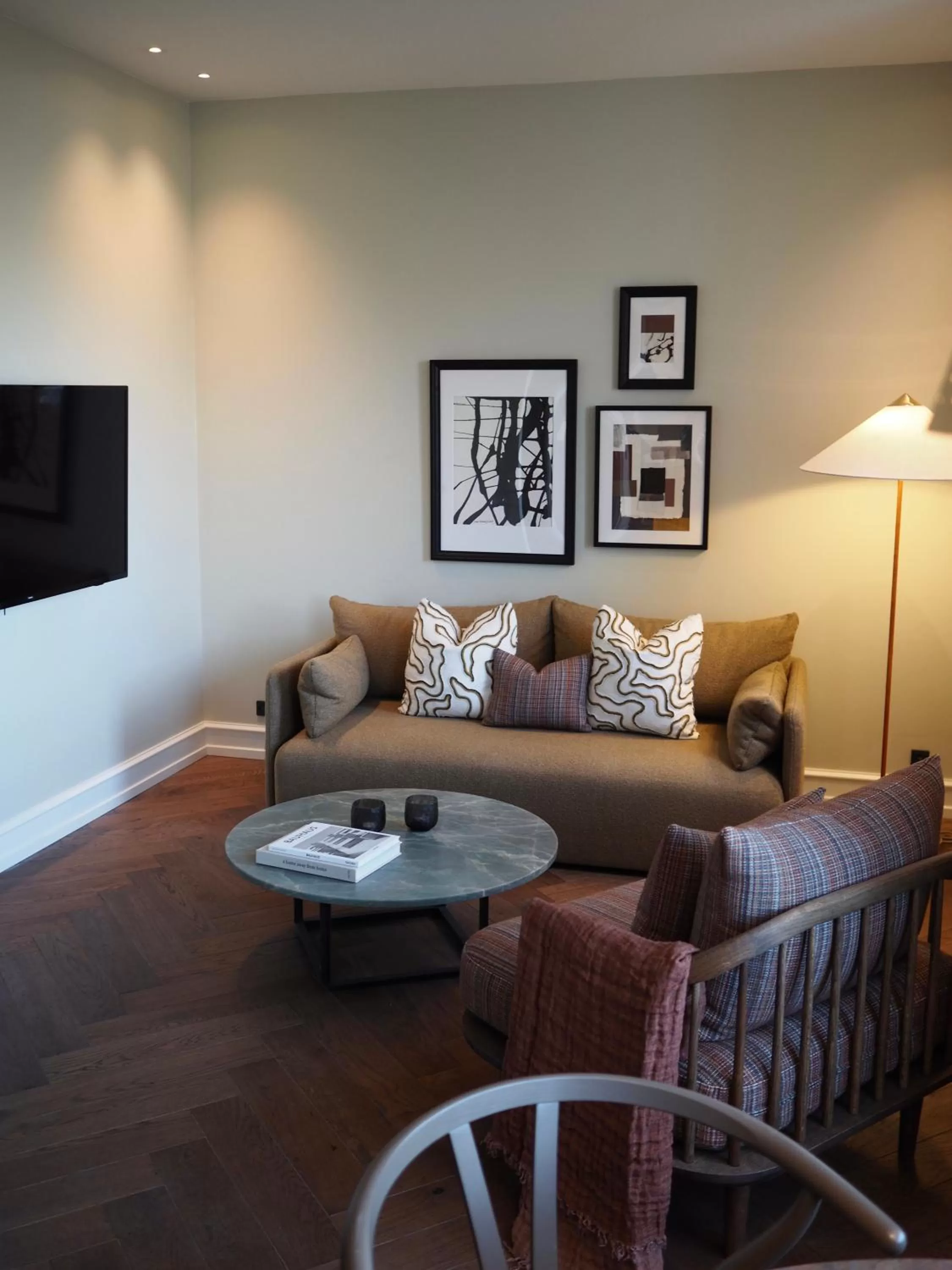 TV and multimedia in Hypernym Hotel & Suites