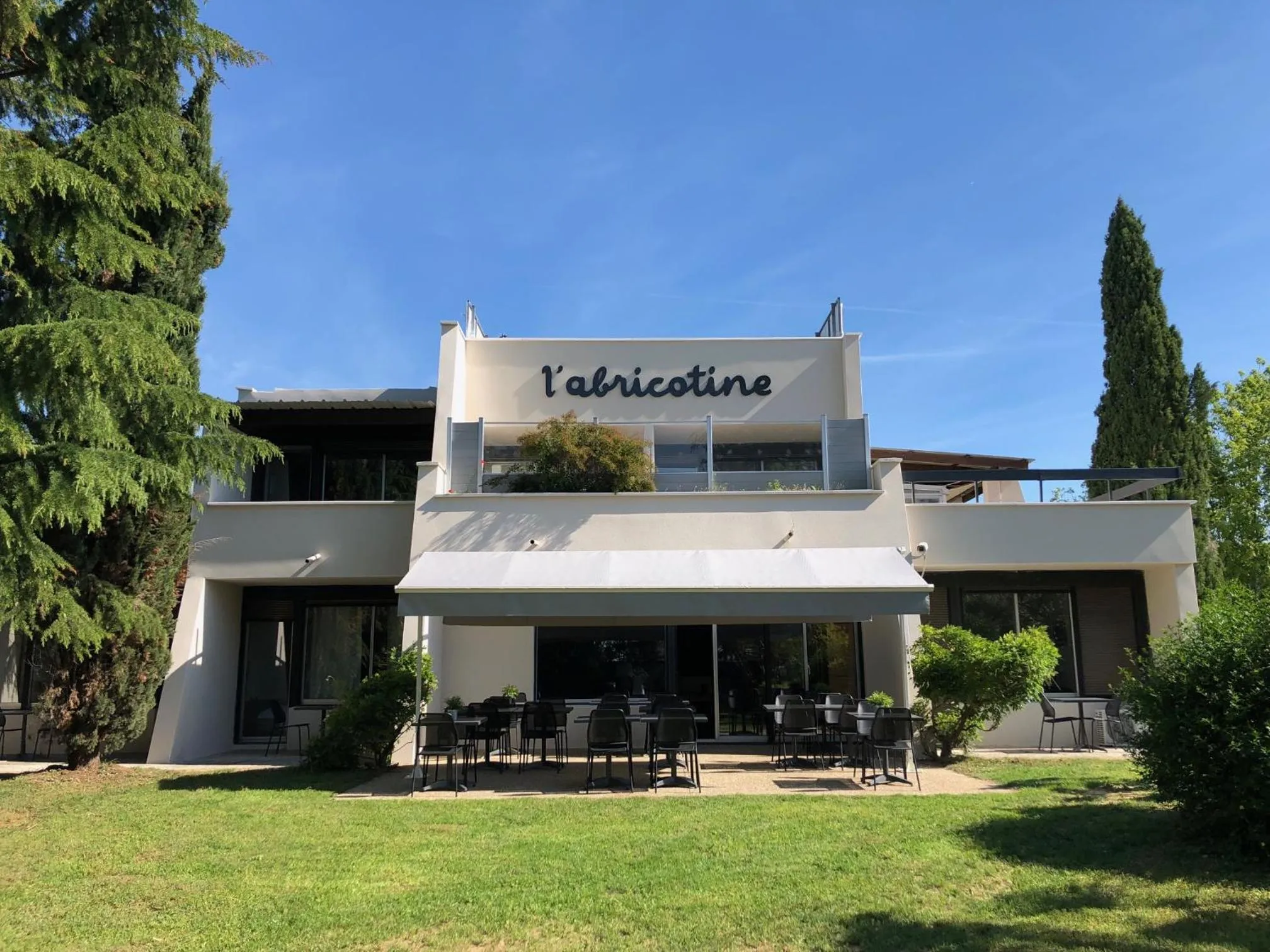 Facade/entrance in Logis Hôtel l'Abricotine