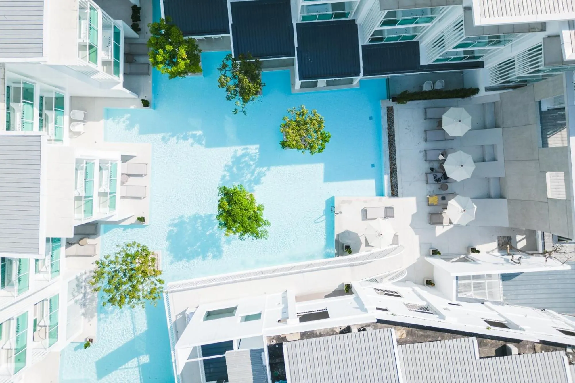 Swimming pool in Prima Hotel Pattaya