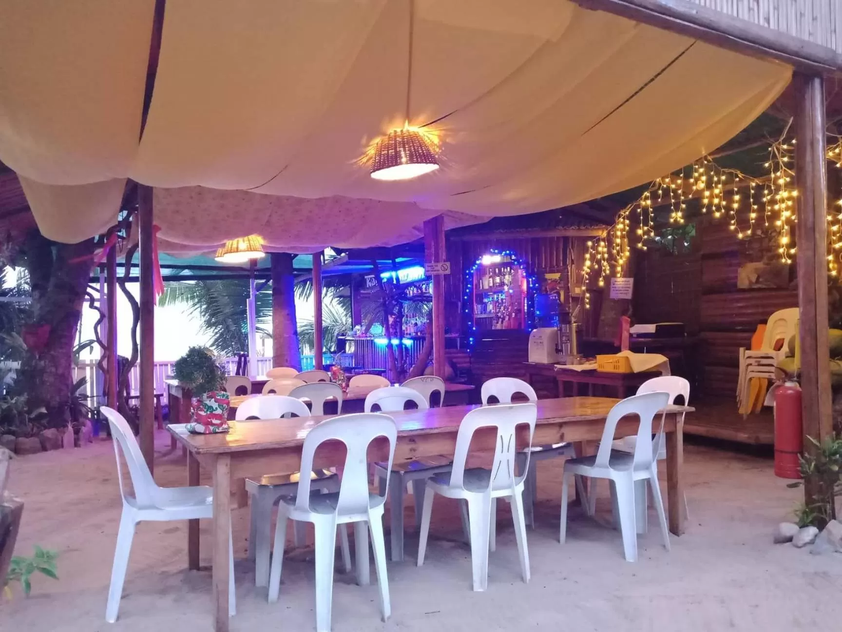 Restaurant/places to eat in Victoria Beach House