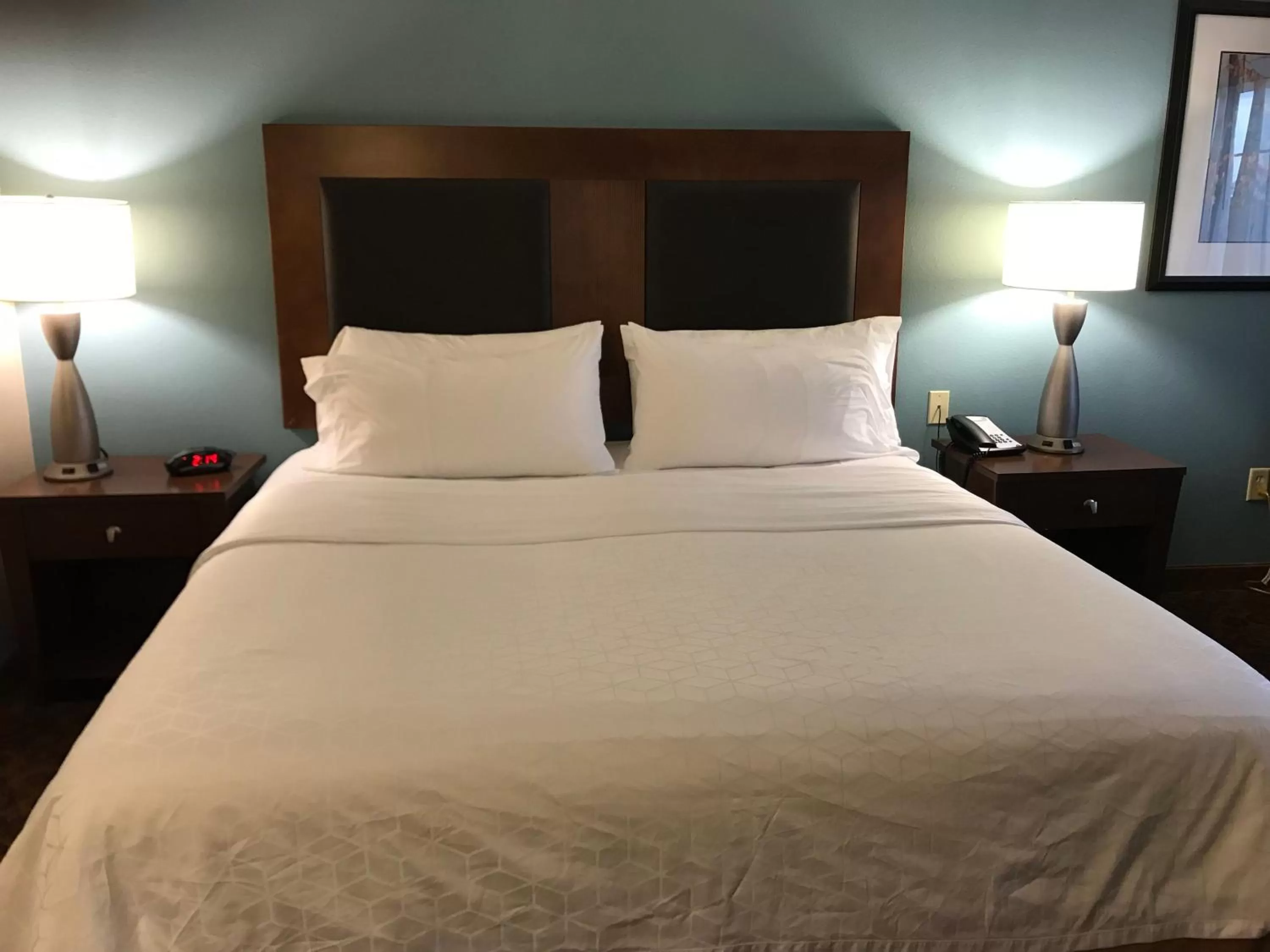 Bed in Holiday Inn Express and Suites St. Cloud by IHG
