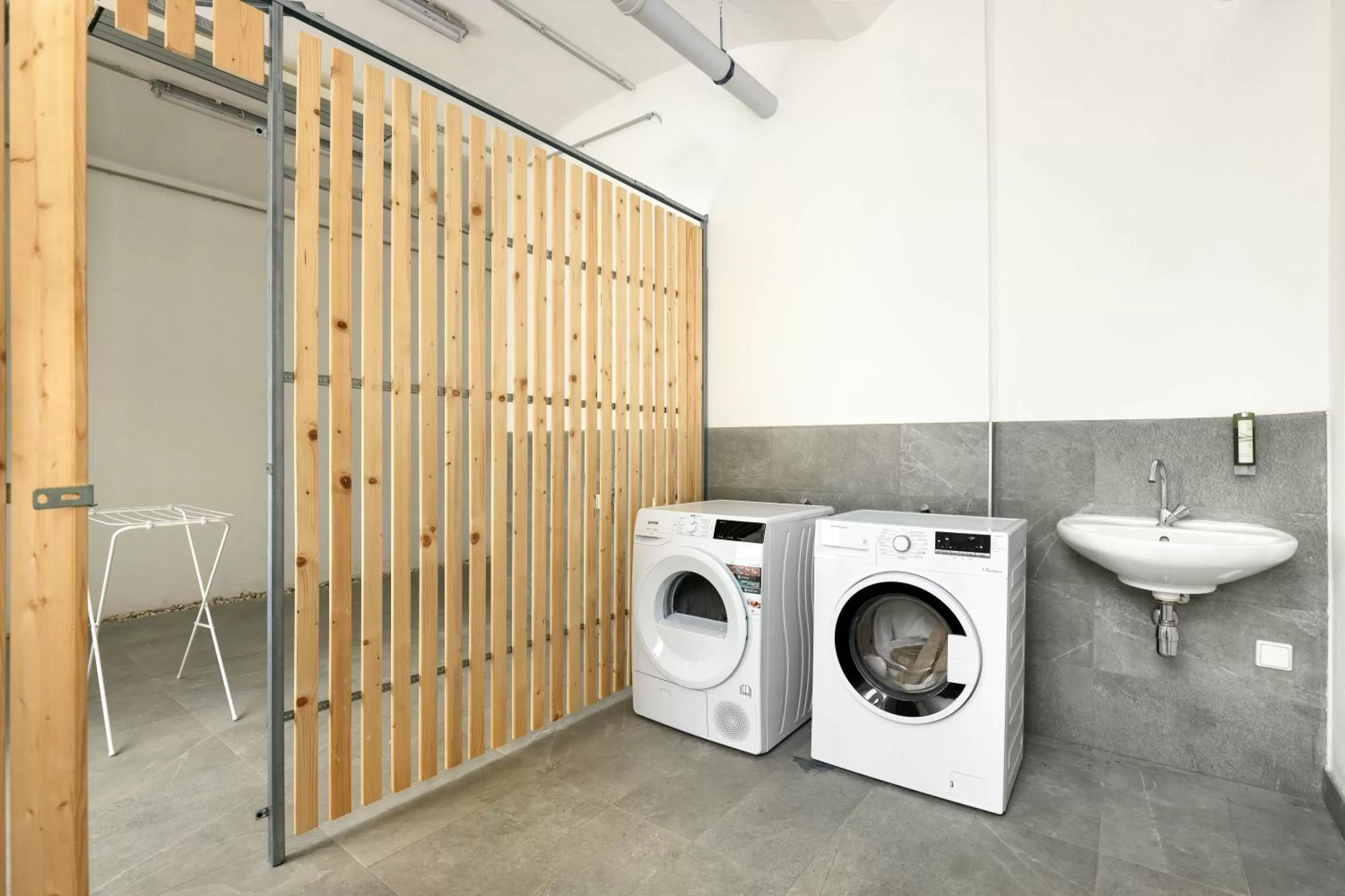 laundry in Jimmy's Apartments Emerald