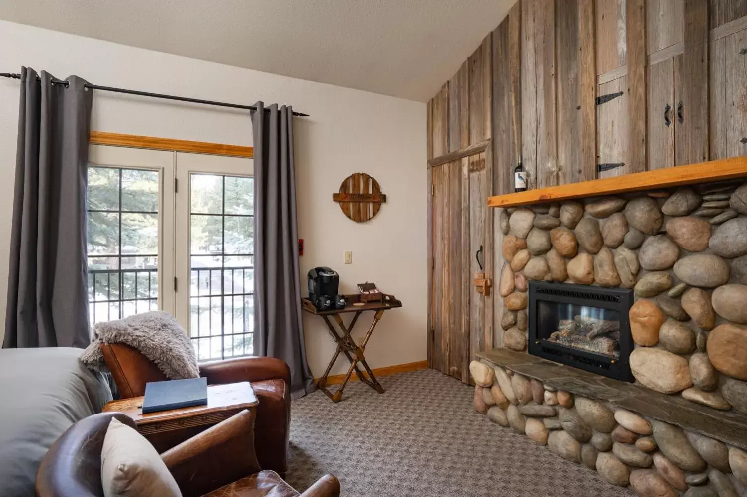 Deluxe King Room in Black Bear Lodge Deluxe King Room in Black Bear Lodge