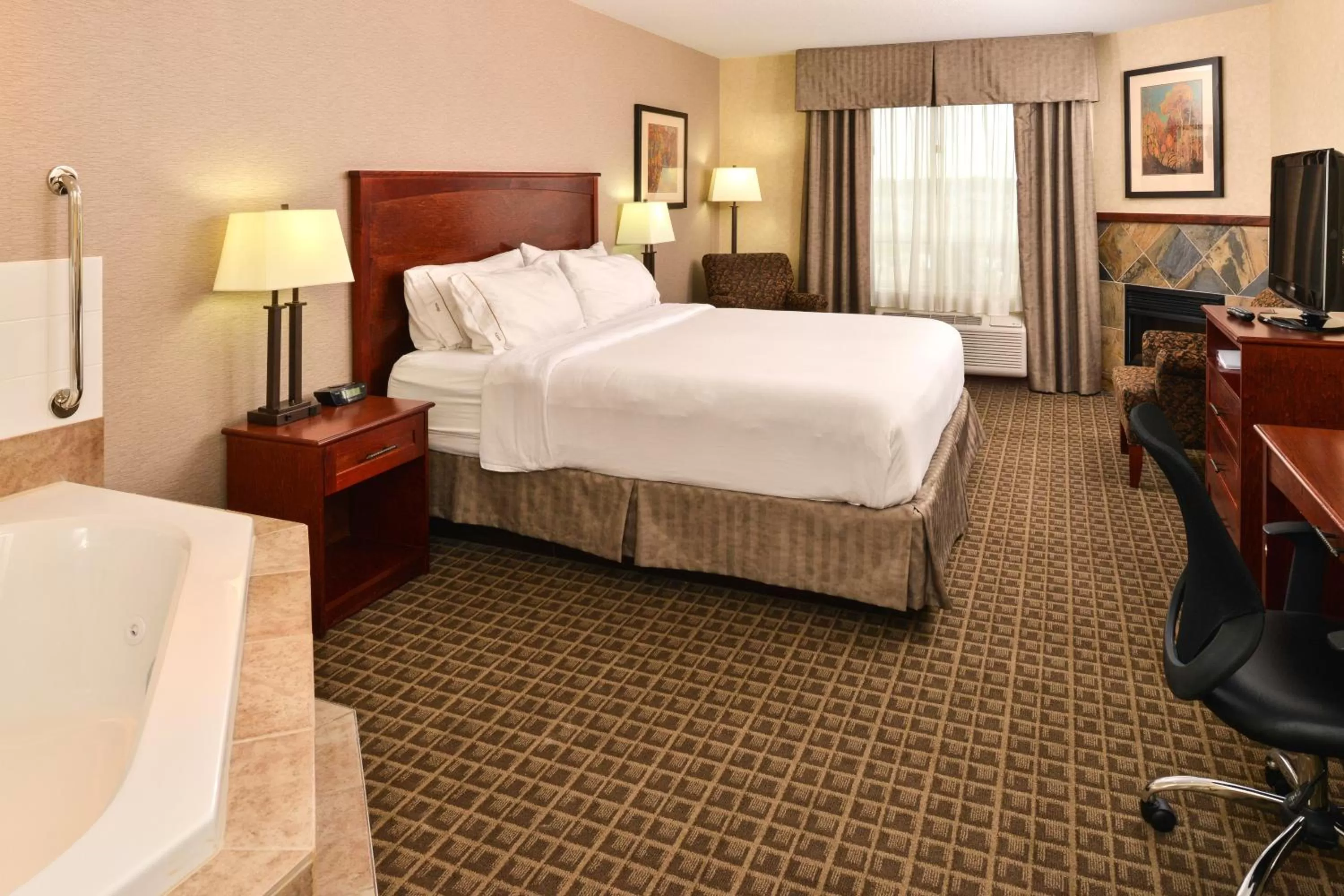 Photo of the whole room, Bed in Holiday Inn Express Edmonton North by IHG