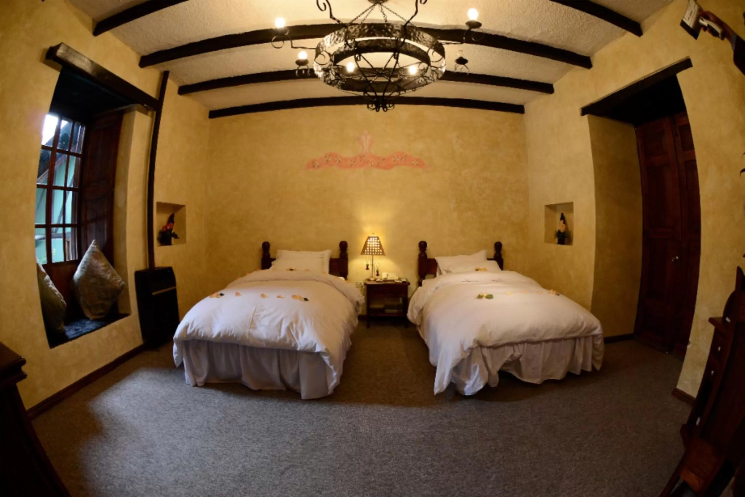 Photo of the whole room, Bed in Hostería La Andaluza
