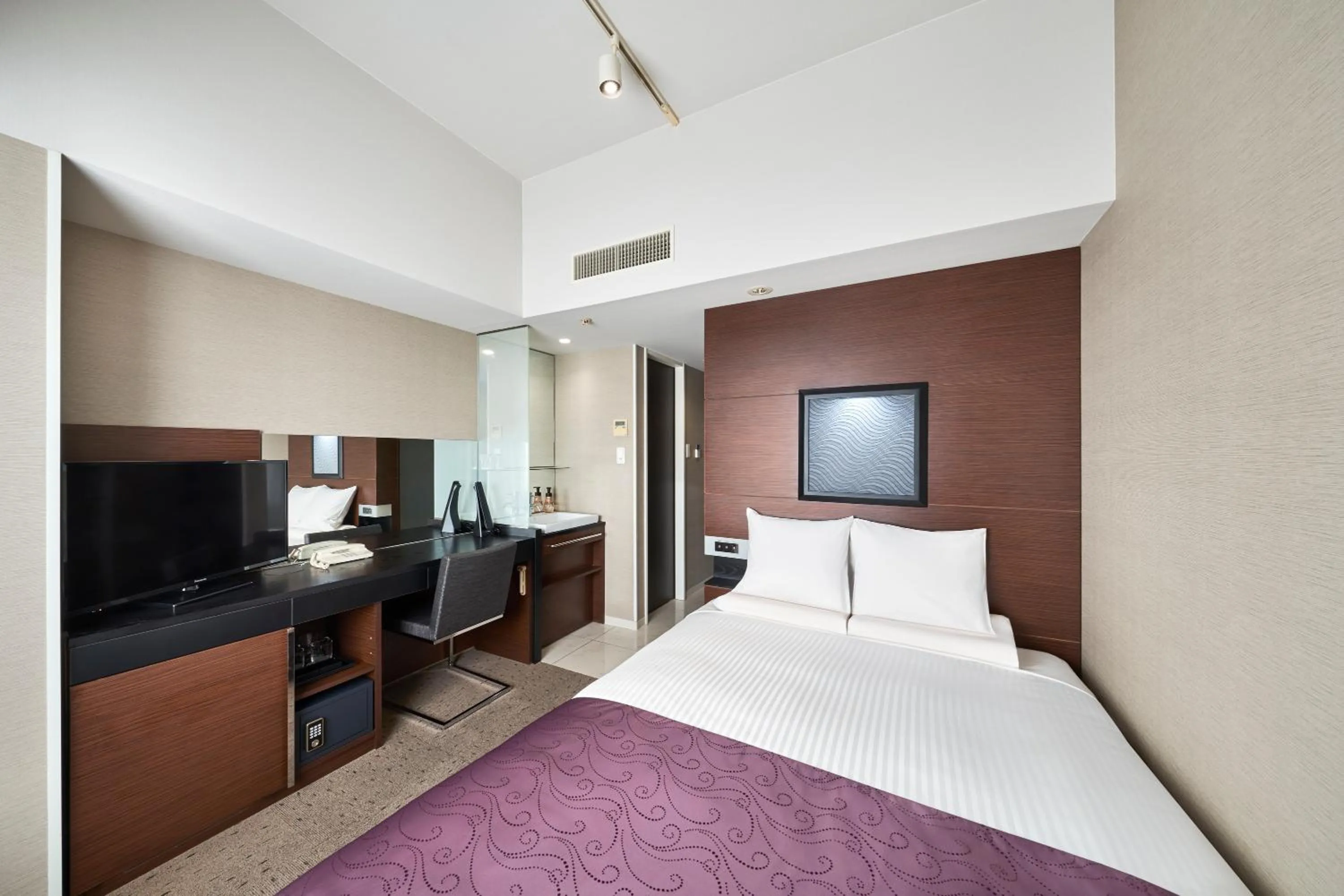 Photo of the whole room, Bed in HOTEL MYSTAYS Shimizu