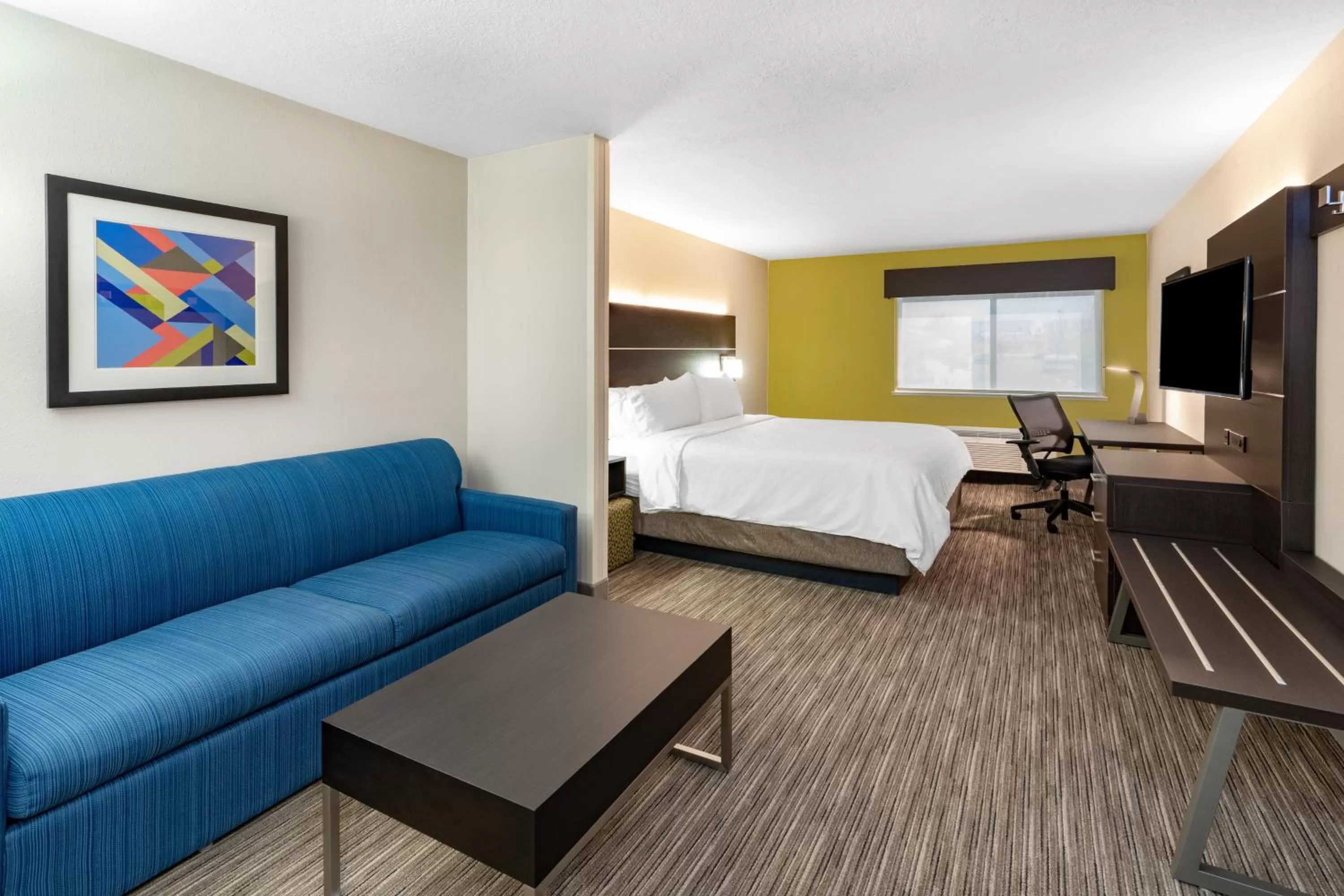 Photo of the whole room, Bed in Holiday Inn Express Hotel & Suites Albuquerque - North Balloon Fiesta Park by IHG