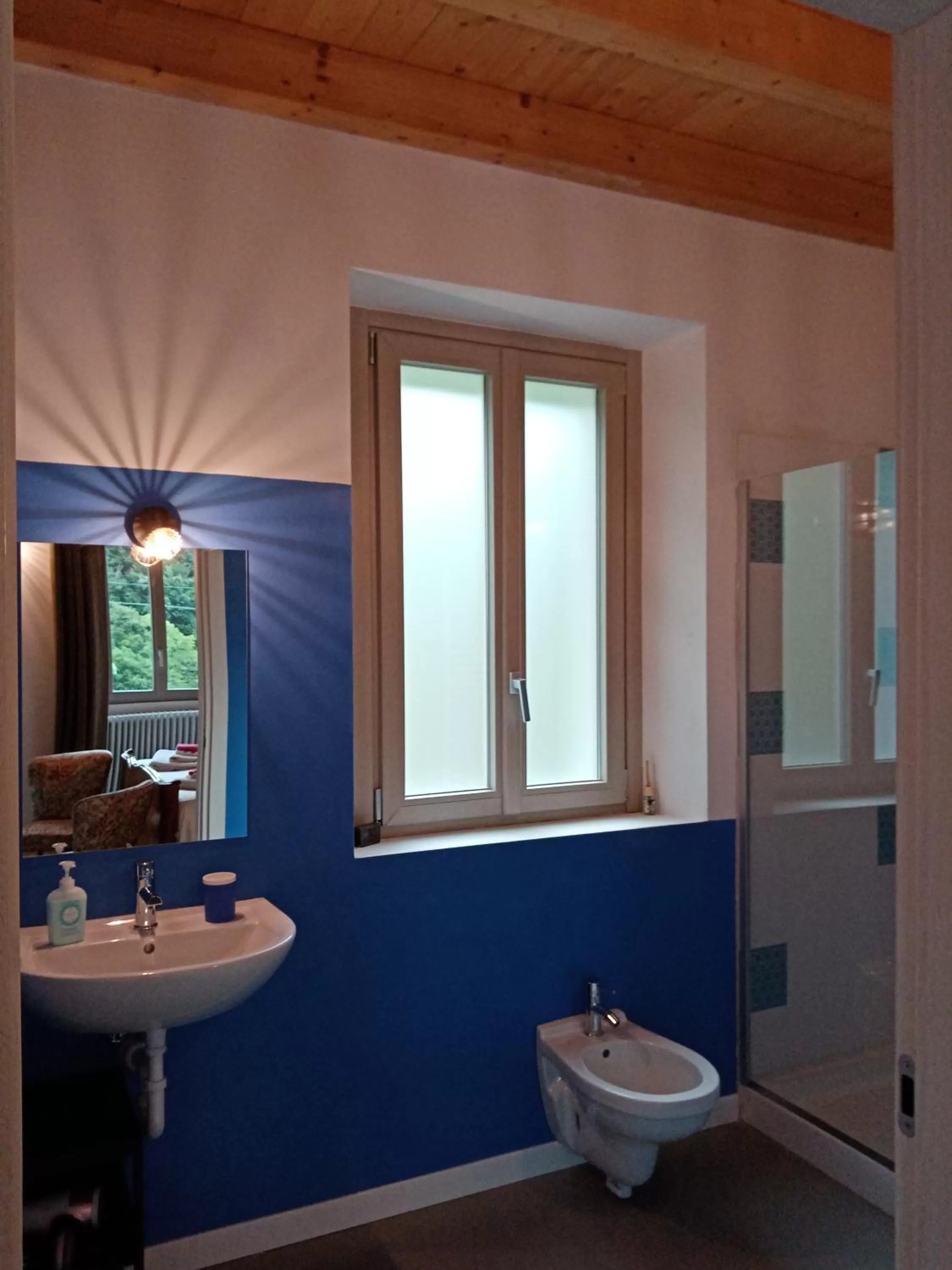 Bathroom in B&B La Corte del Segrino