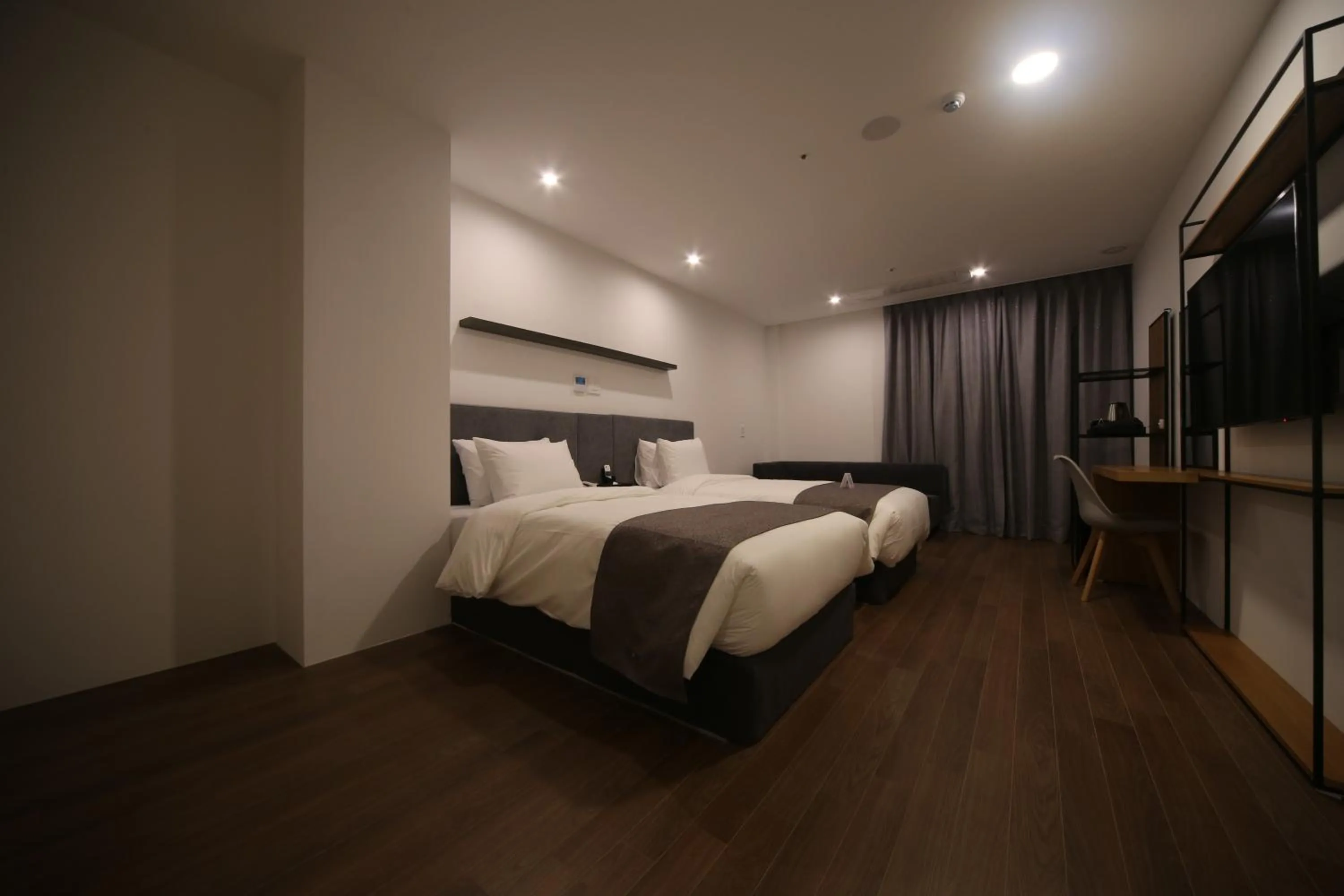 Bed in Hotel Noblestay